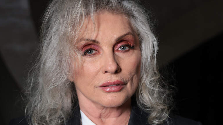 Debbie Harry: „Weet je, het heeft lang geduurd voordat ik begreep dat in de jaren 80 miljoenen meisjes mij wilden zijn.”