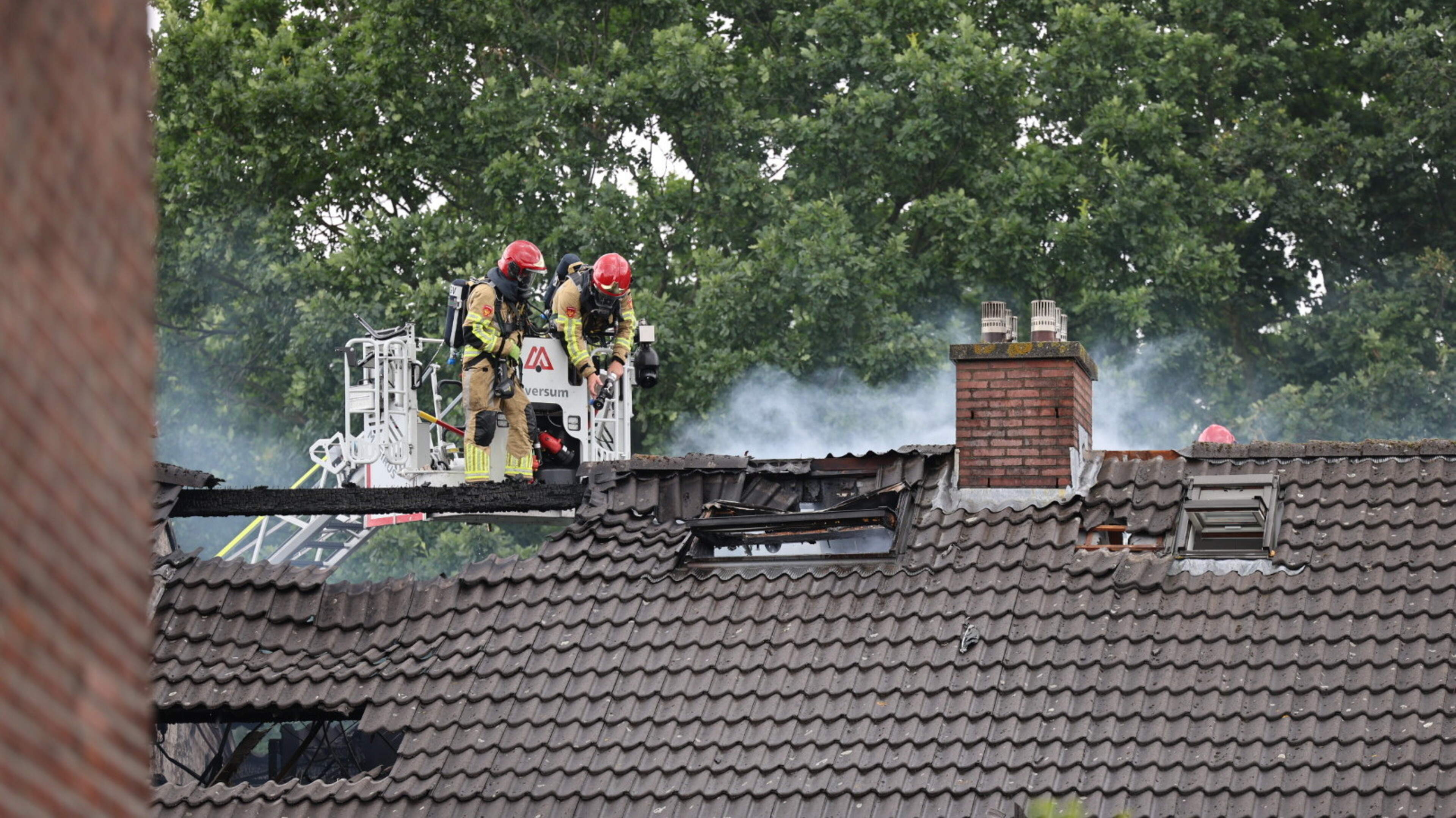 Dode en gewonde bij explosie en woningbrand in Huizen
