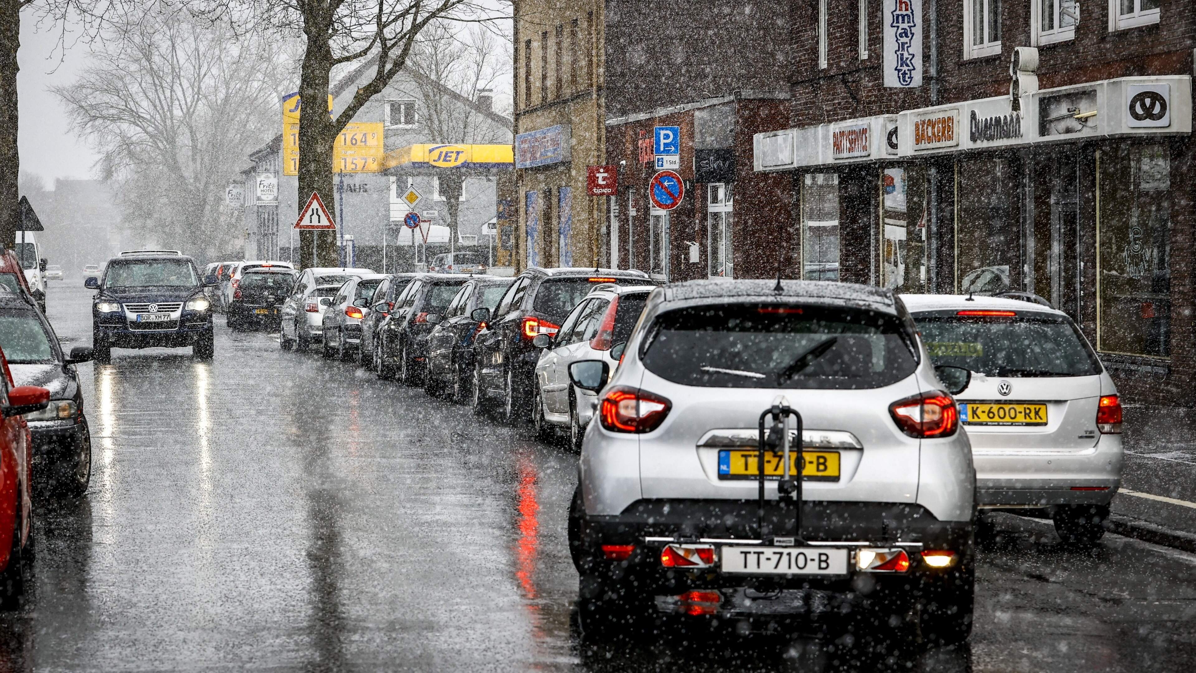 Duitse diesel breekt record, maar Nederlanders betalen fors meer