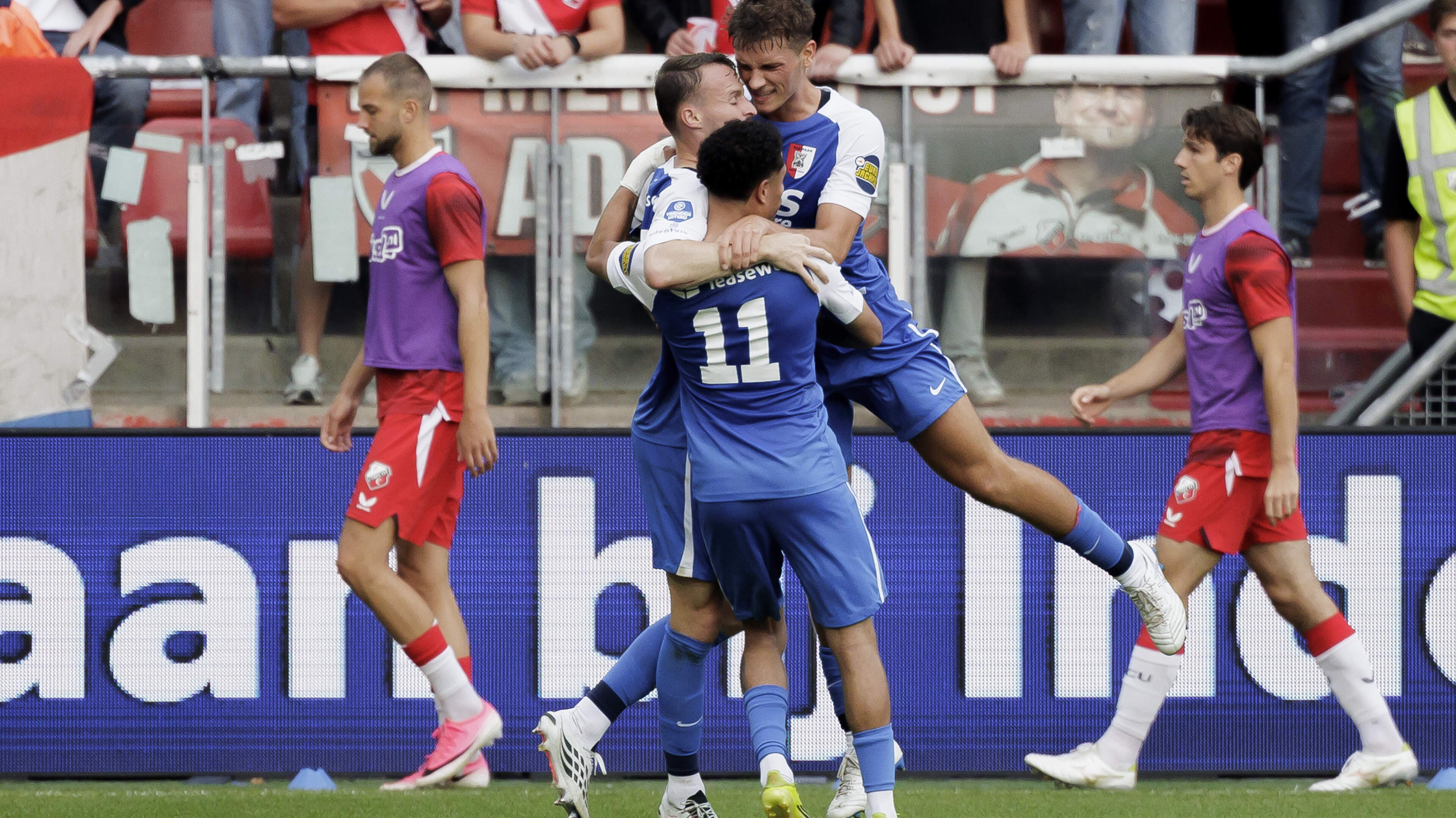 LIVE Eredivisie | AZ wint van FC Utrecht, Cambuur al snel in de problemen