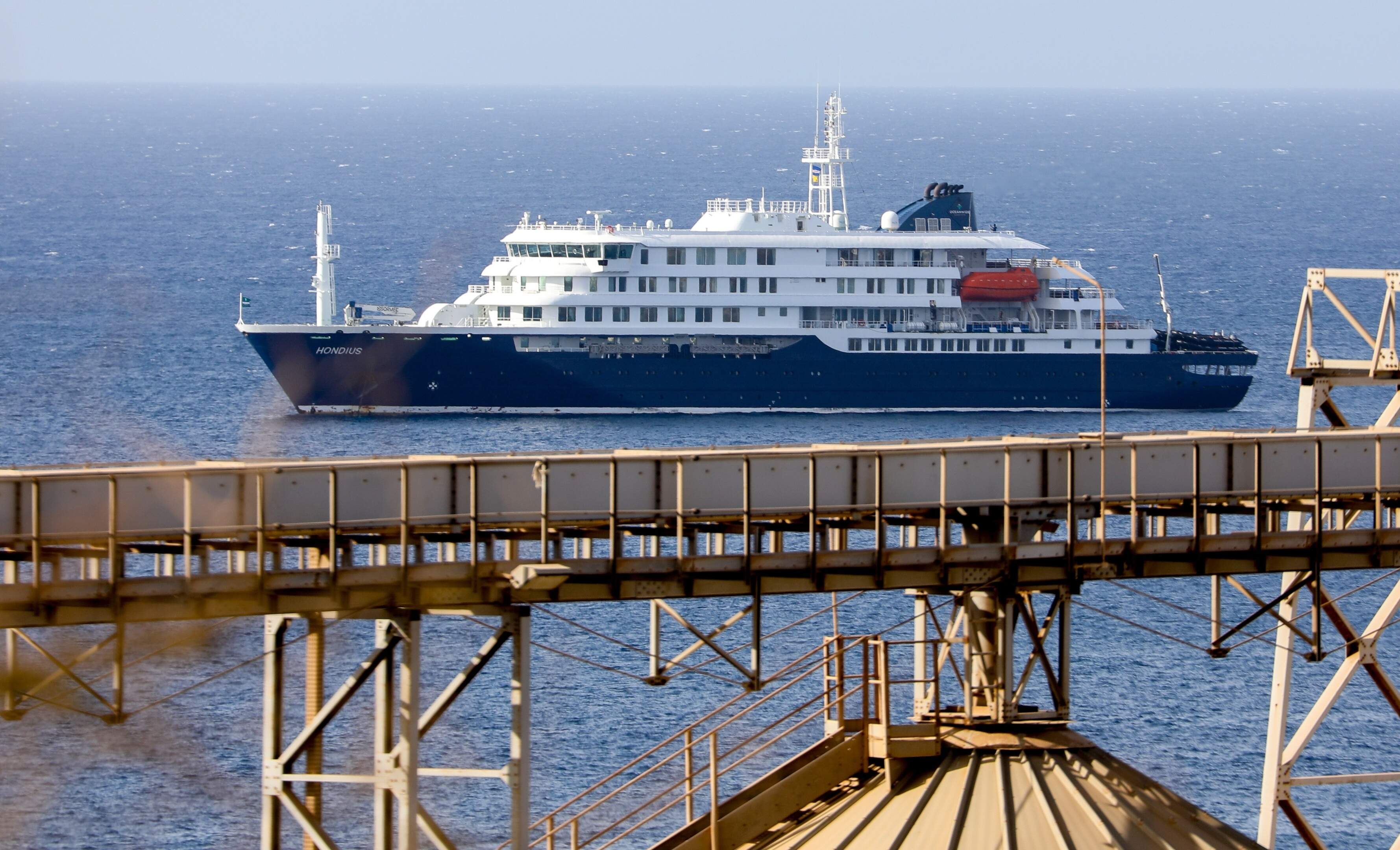 Paniek onder passagiers en strenge regels na doden op nachtmerrie-cruise: ’Een besmetting heb je zo te pakken’