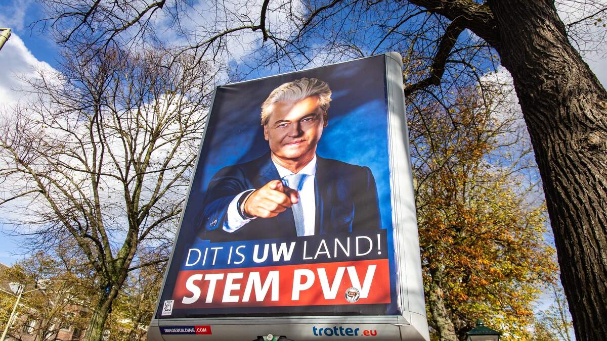 DEN HAAG - Verkiezingsborden aan de Lange Vijverberg voor de Tweede Kamerverkiezingen op 29 oktober. ANP / Hollandse Hoogte / Sandra Uittenbogaart