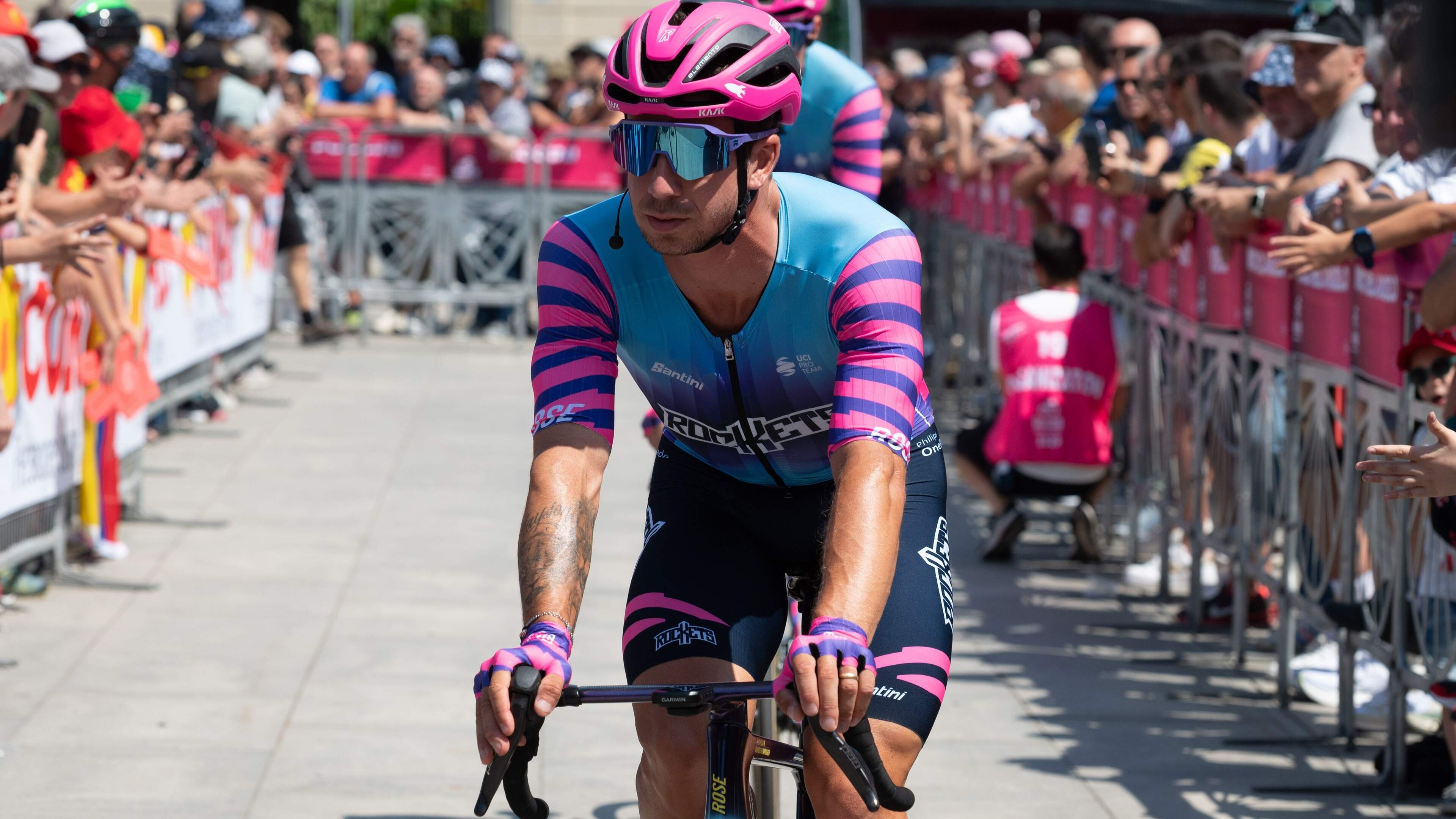 LIVE Giro d’Italia: kan Dylan Groenewegen nog voor Nederlands succes zorgen in slotetappe?