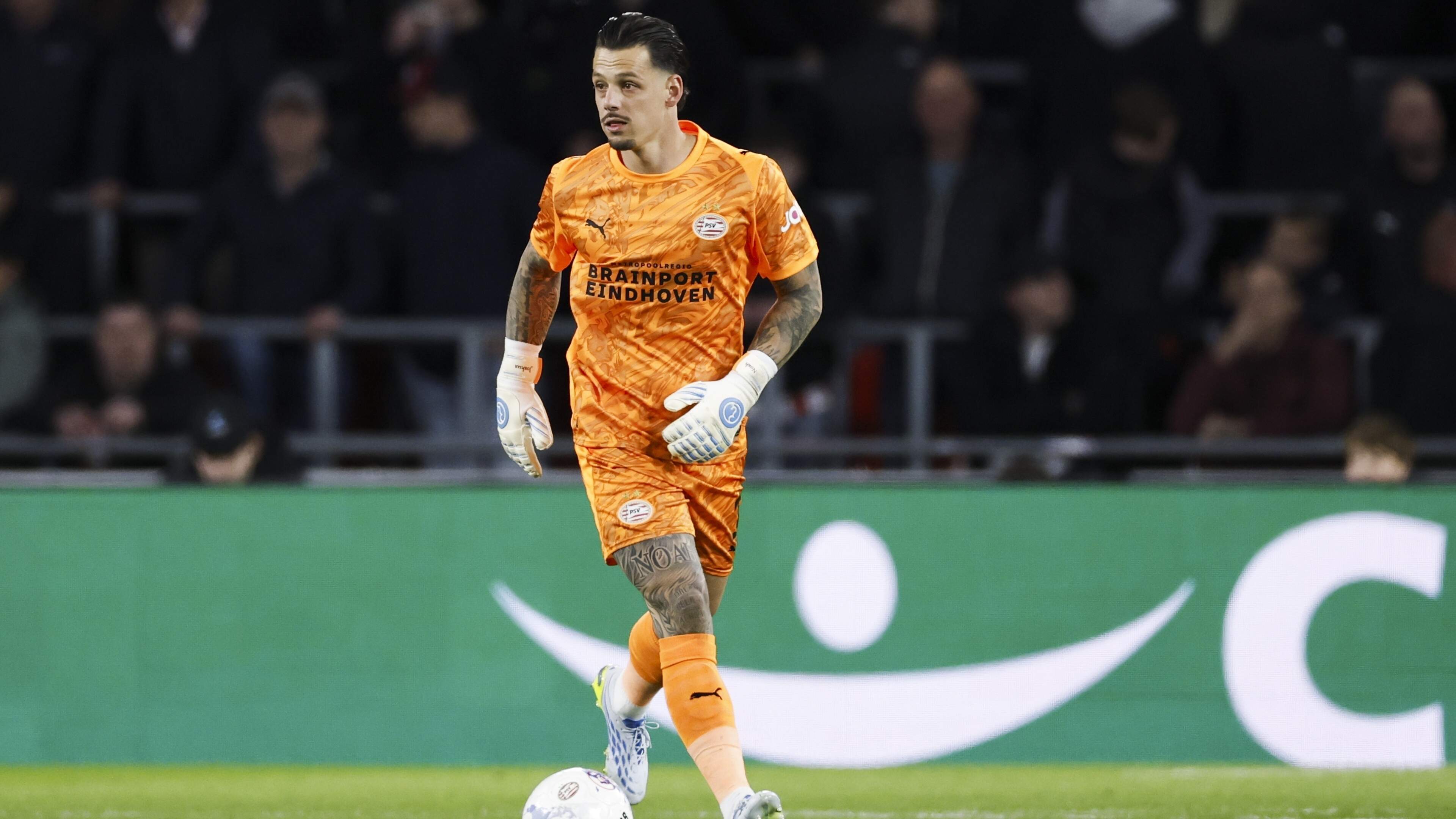 Nick Olij na zijn langverwachte PSV-debuut: ’Alle emotie gaat door je heen van alles wat er dit jaar is gebeurd’