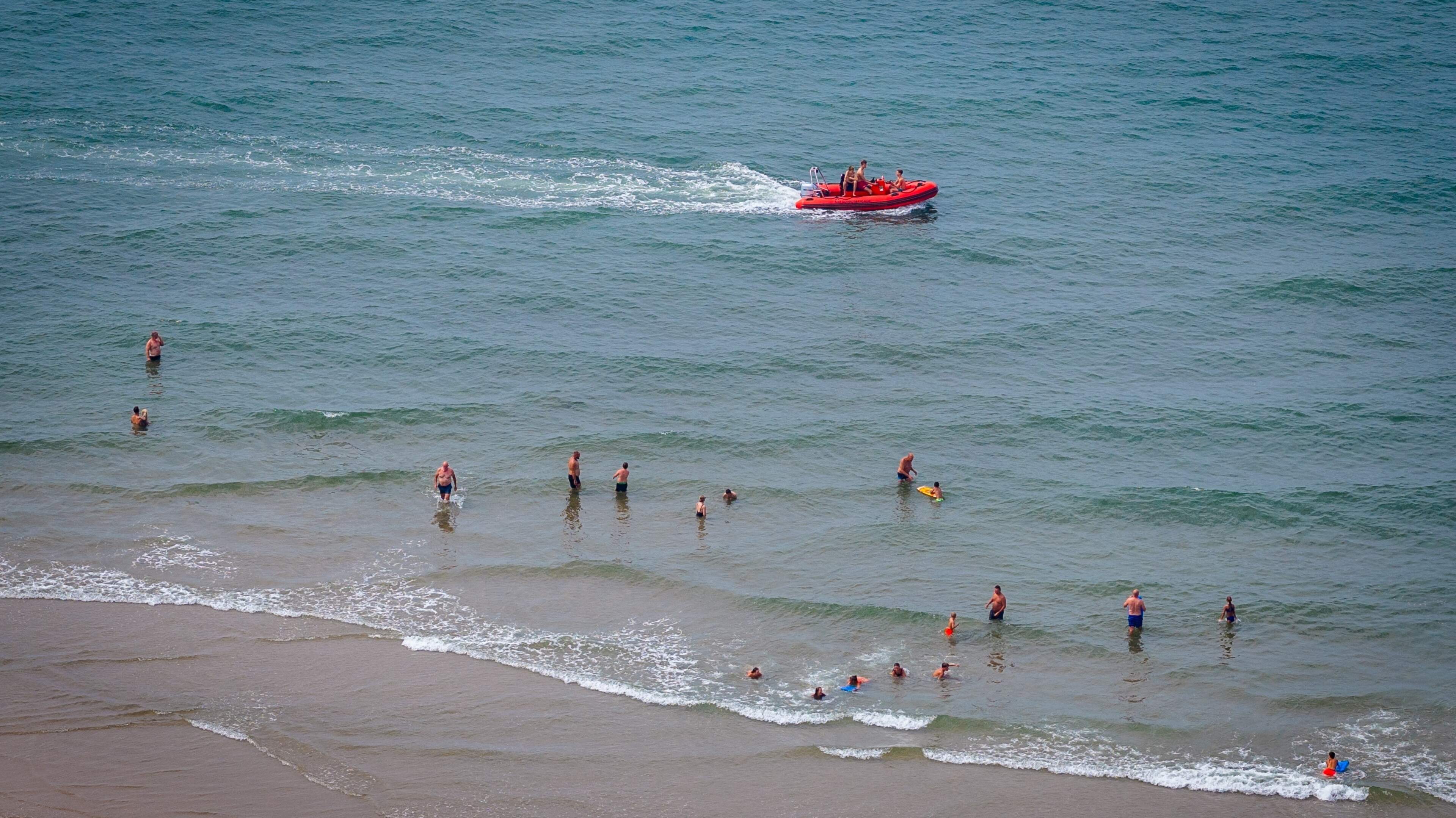 Wat doe je (niet) als je iemand in nood ziet in het water? ’Luister niet naar je oerreflex’