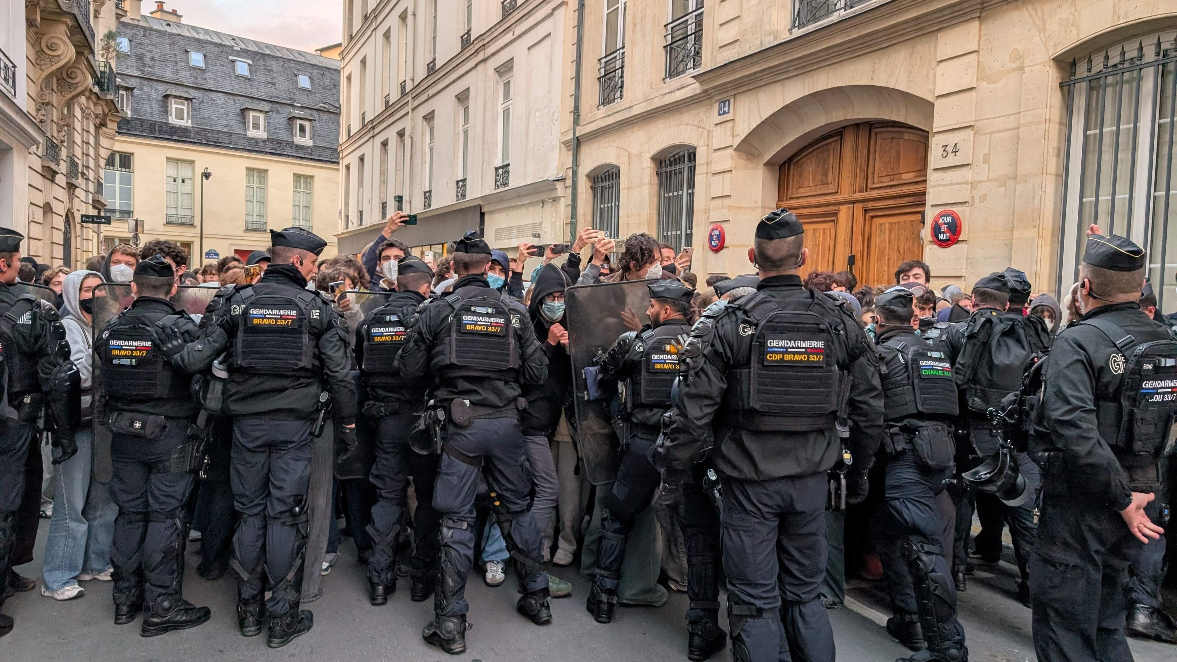 Frankrijk maakt zich met 70.000 agenten op voor nieuwe protestdag: ’Niets tolereren’