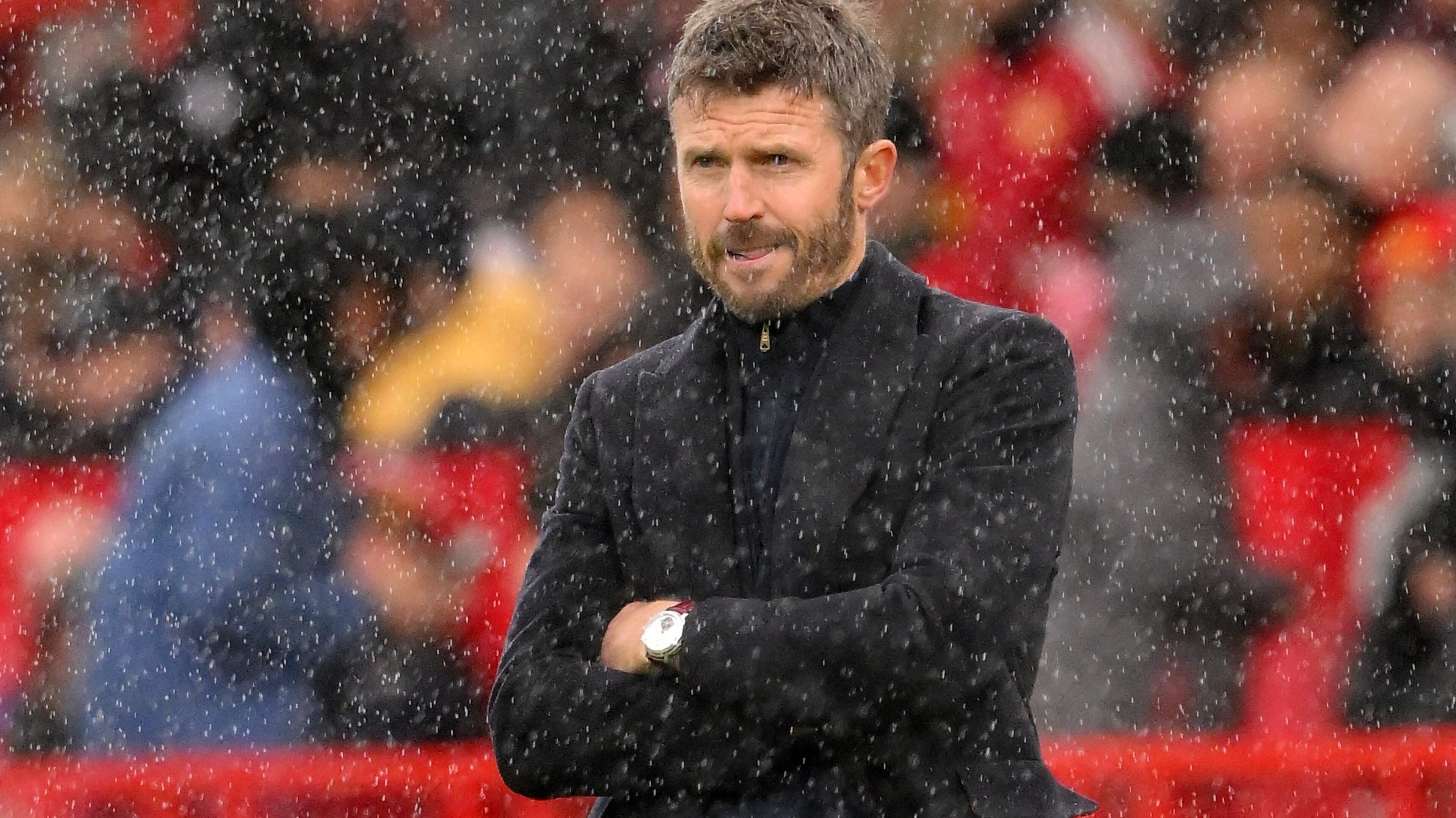 Manchester United-manager Michael Carrick hangt met hoofd al in strop op Old Trafford