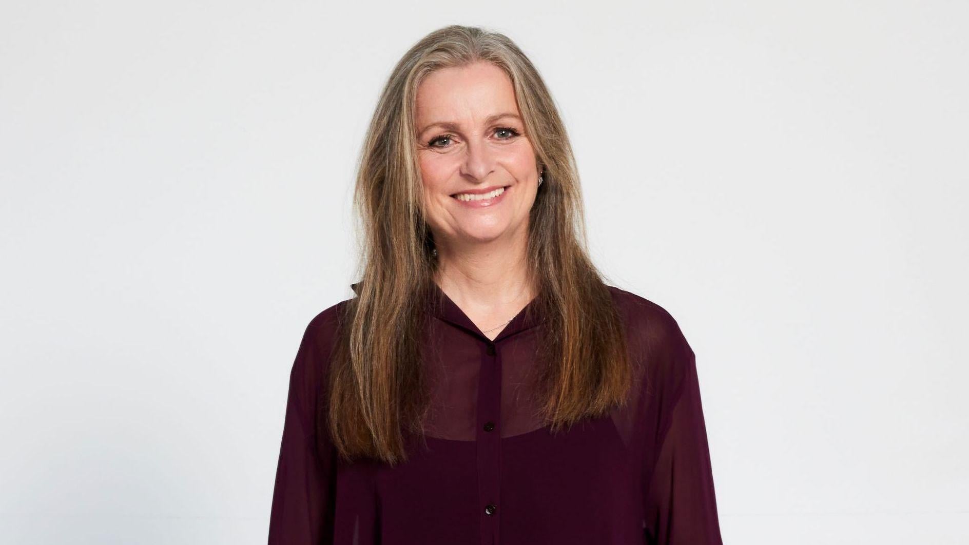 Dominique (56) heeft parkinson: ’Ik slikte pillen, maar verder heb ik een jaar lang gedaan alsof er niets aan de hand was’