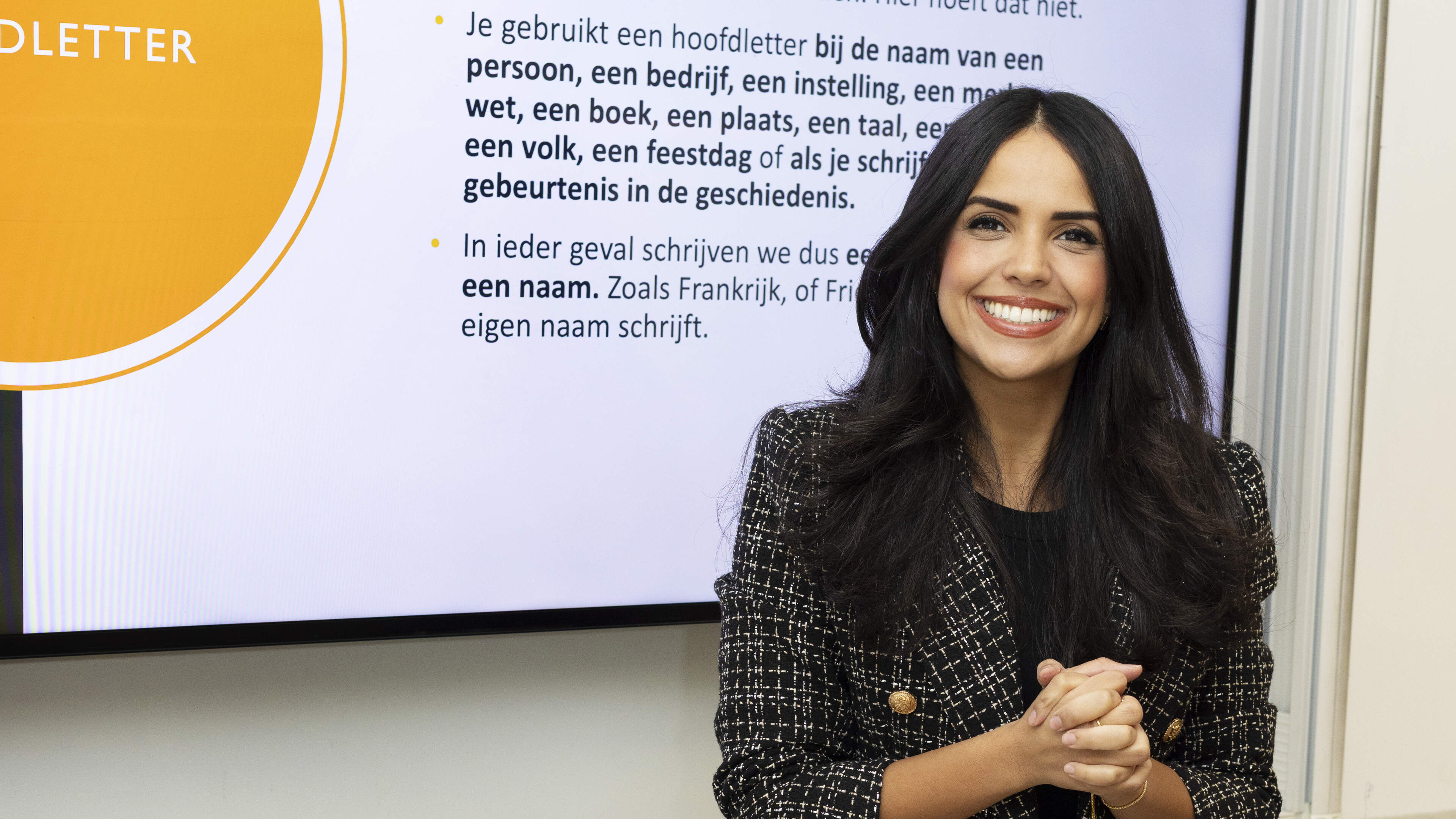 Nouhaila (29) is docent Nederlands en heeft tachtigduizend volgers op TikTok: ’Om mij heen zie ik docenten uitvallen’