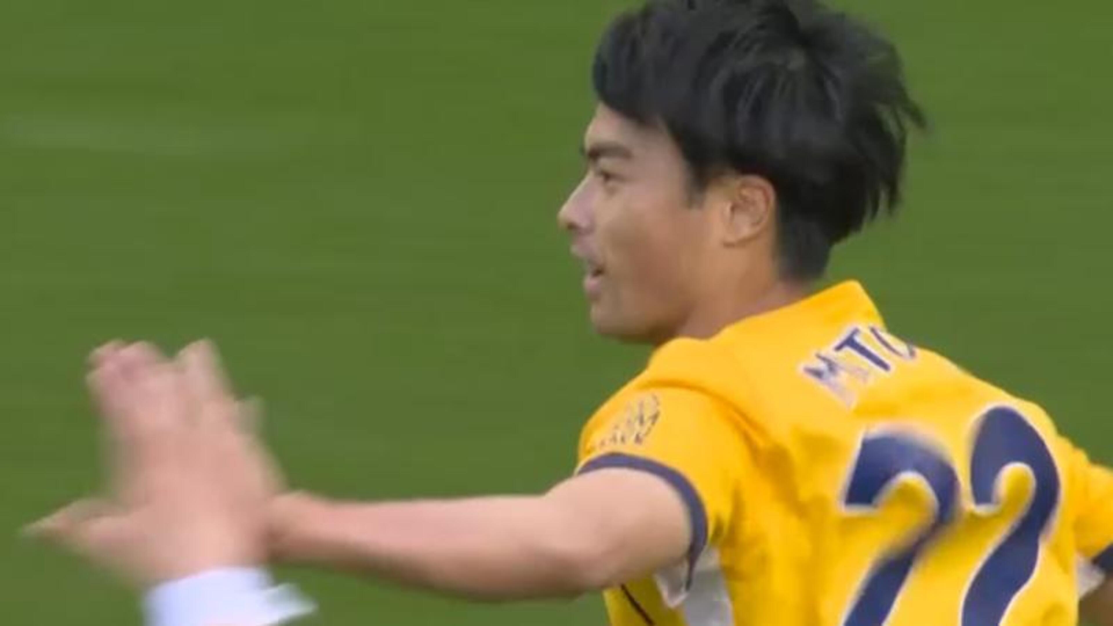 Videogoal: prachtige volley Mitoma brengt Brighton op gelijke hoogte met Spurs