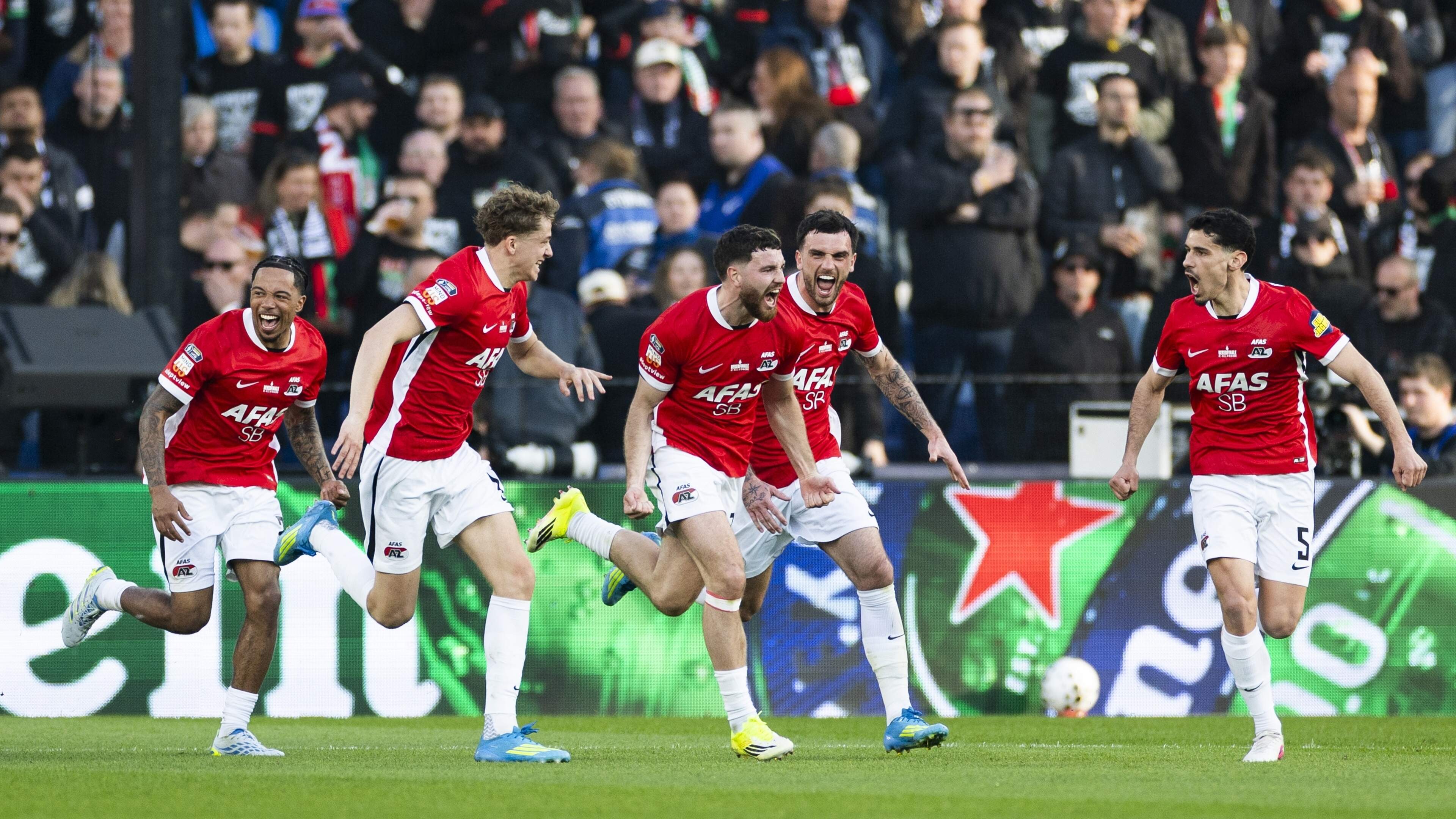Teruglezen: zo draaide AZ NEC de nek om in de bekerfinale in De Kuip