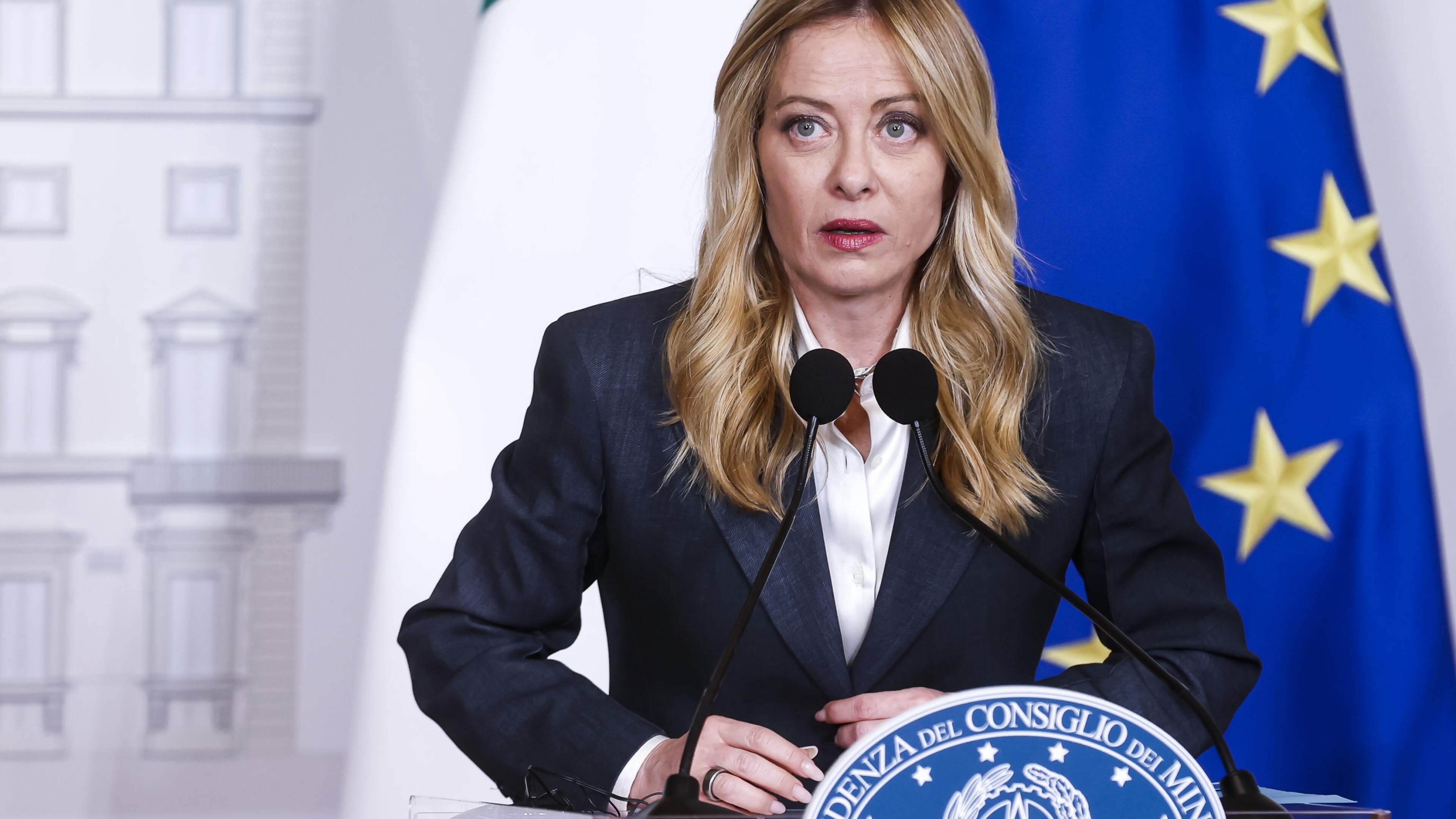 Georgia Meloni onderhoudt warme band met Donald Trump, maar een aanval op de paus gaat Italianen te ver