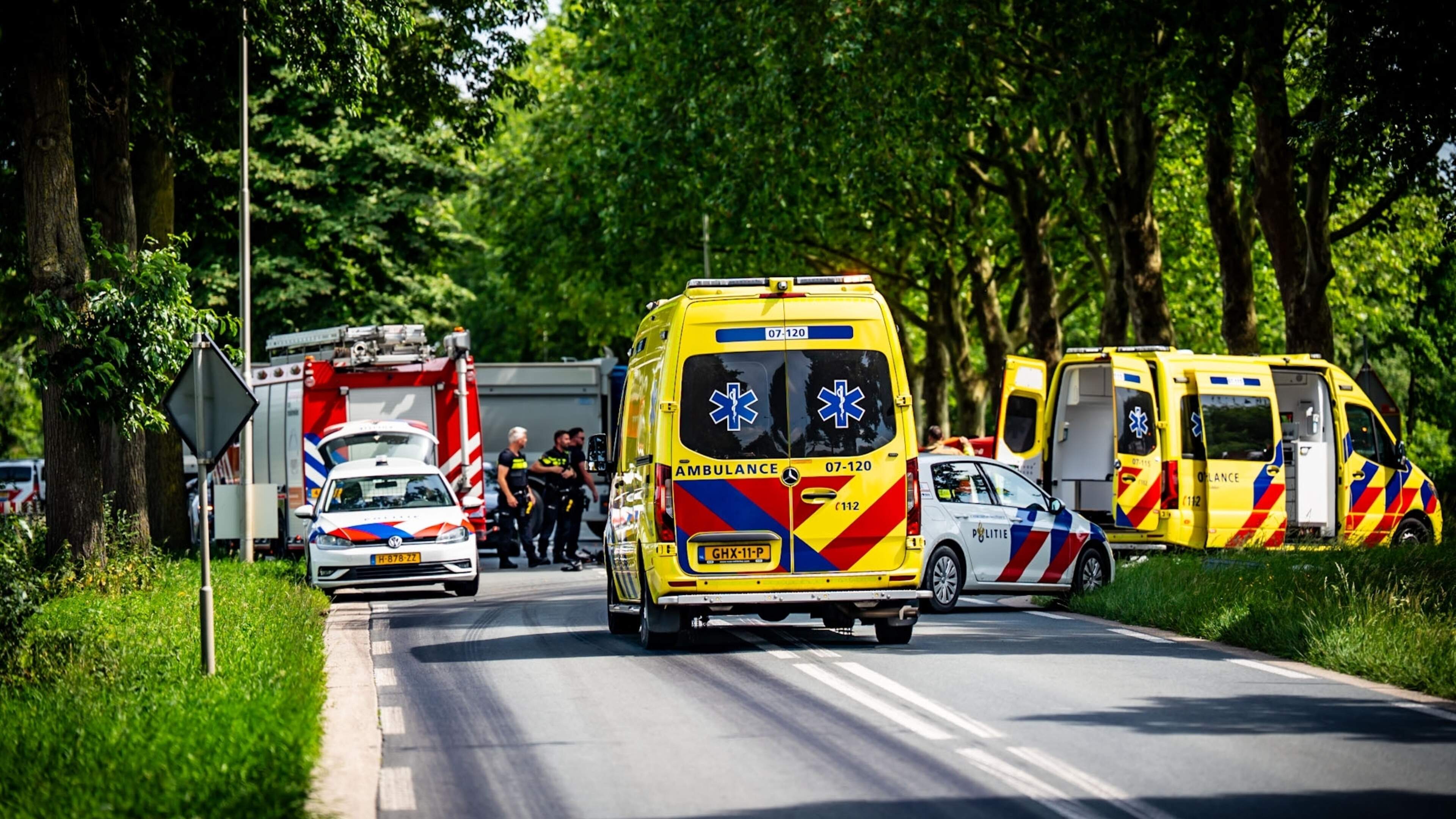 Minderjarige fietser overlijdt na botsing met vrachtwagen bij Haalderen