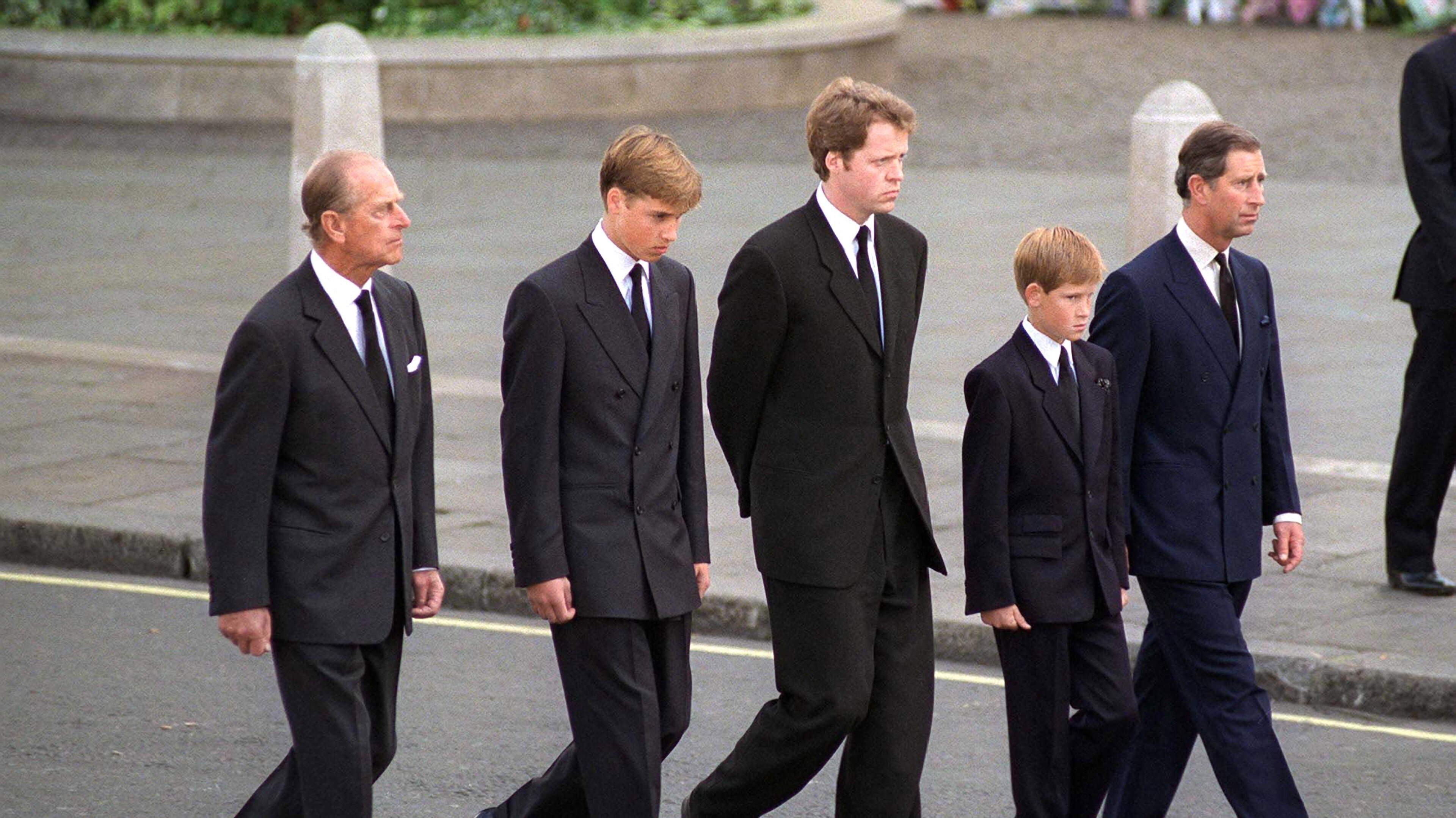 Schandaalboek Diana’s broer is bom onder troon van koning Charles: in Zwanenzang onthult Earl Spencer álles