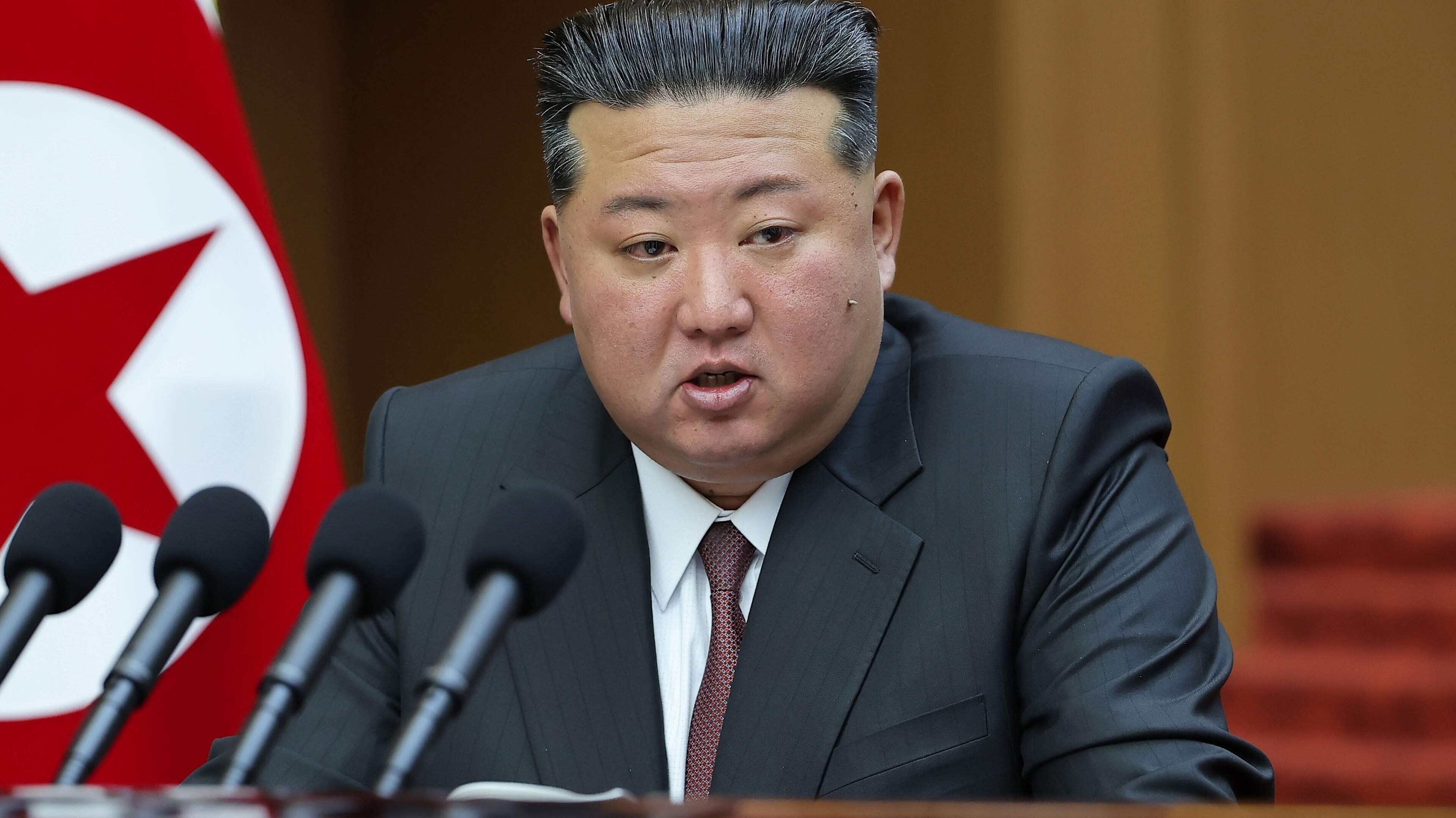 Nieuwe grondwet Kim Jong-un erkent Zuid-Korea, maar garantie tot de voordeur
