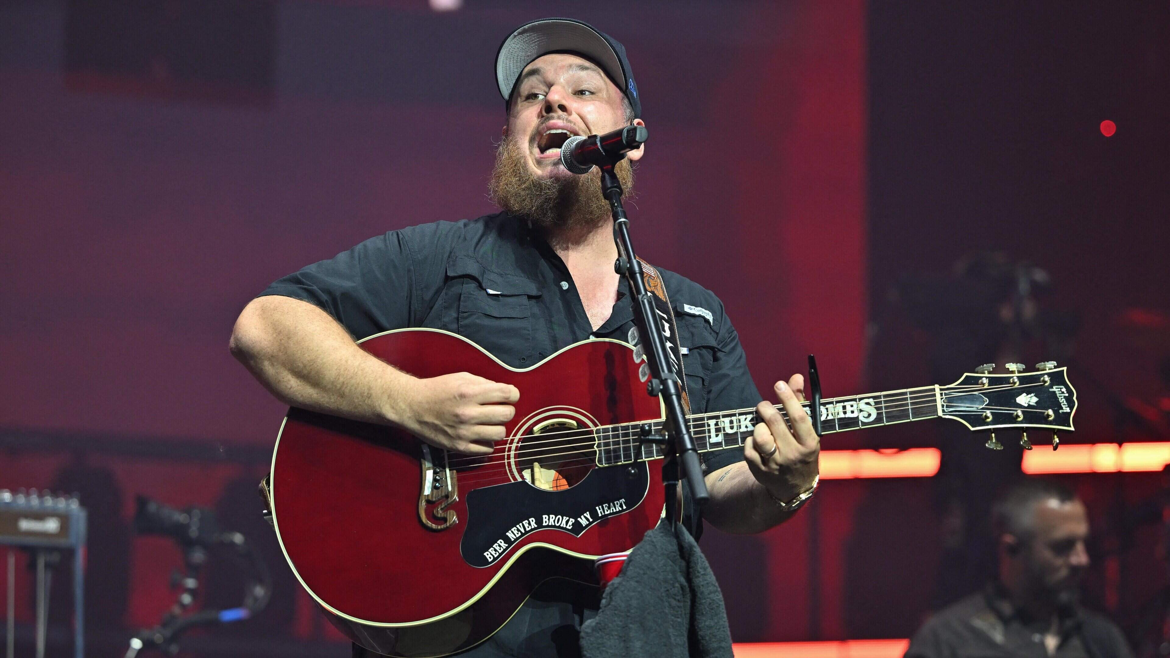 Luke Combs overtuigt tijdens grootste countryconcert ooit in Nederland
