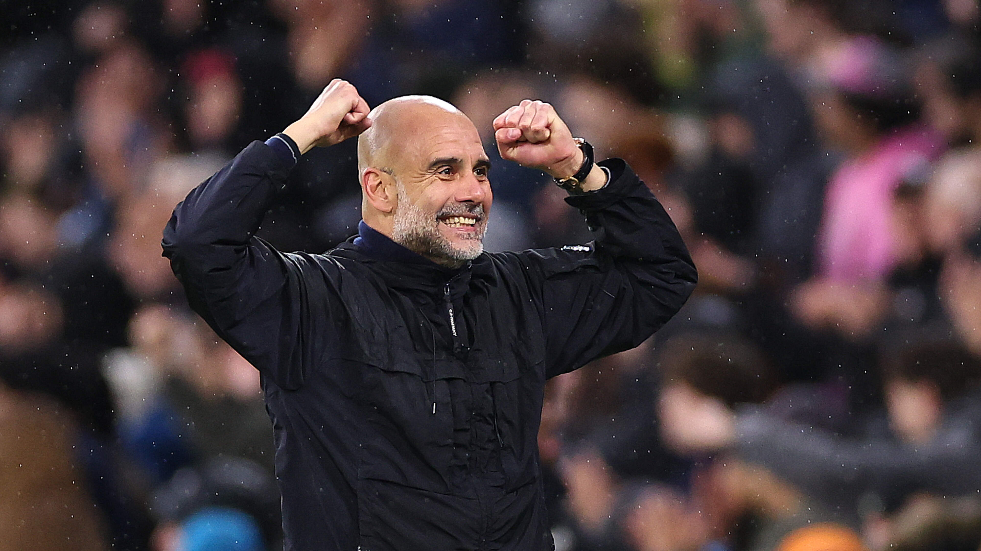 Pep Guardiola corrigeert journalist en toont spierballen voorafgaand aan FA Cup-finale