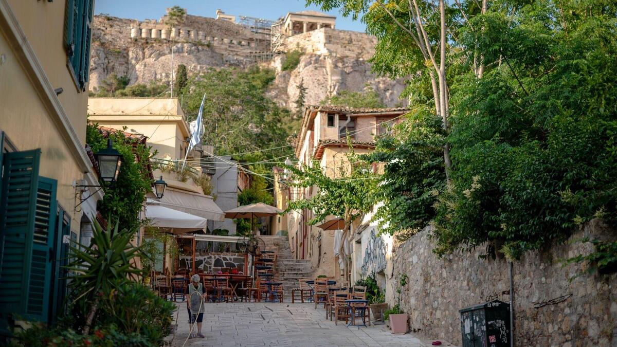 良い広告ではありません：ビジネスマンにはオランダとギリシャの女性がいます、刻んだ元は30,000ユーロを捕まえます