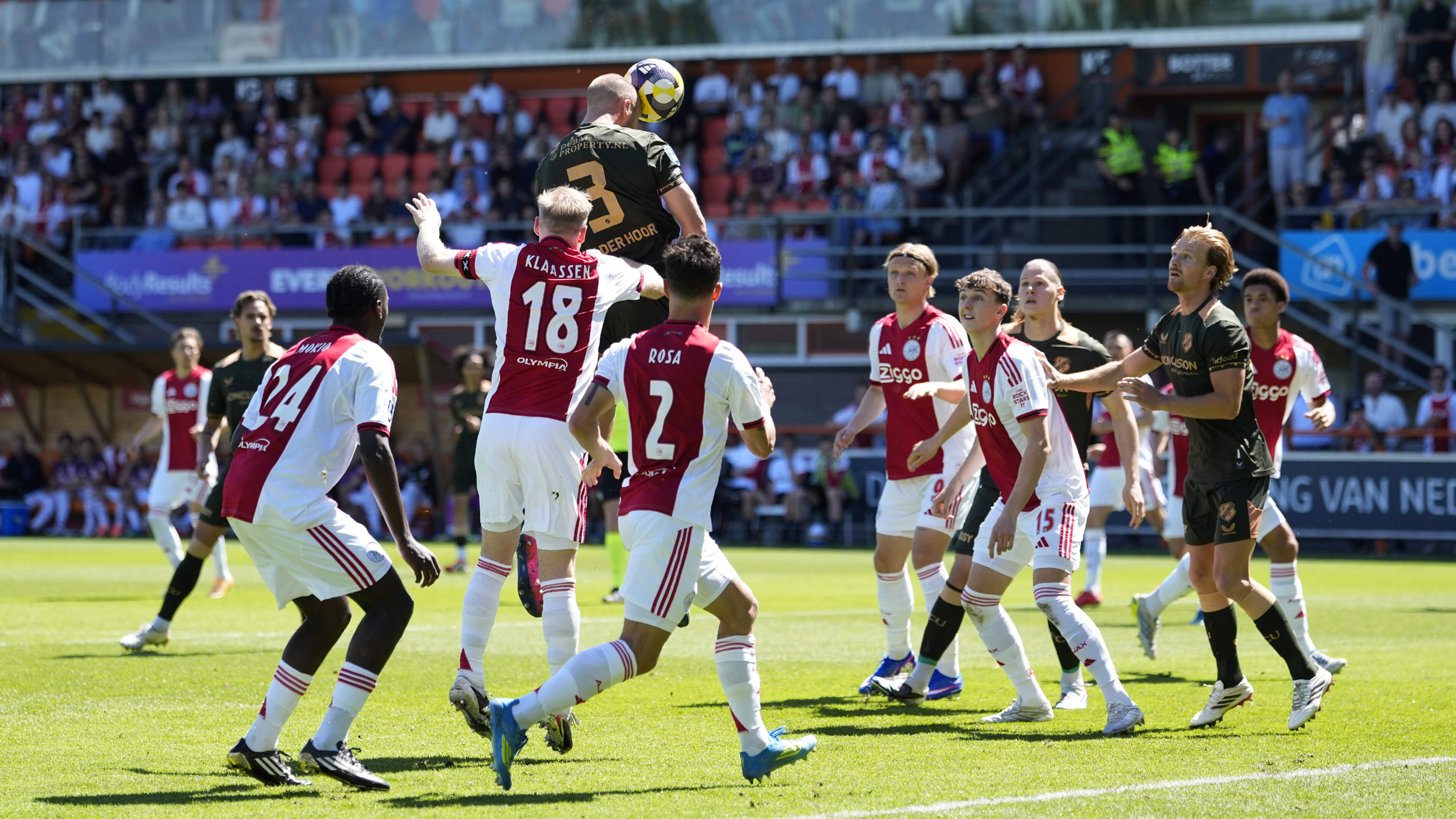 LIVE play-offs: Ajax komt goed weg na grote kansen Utrecht en zoekt naar openingstreffer