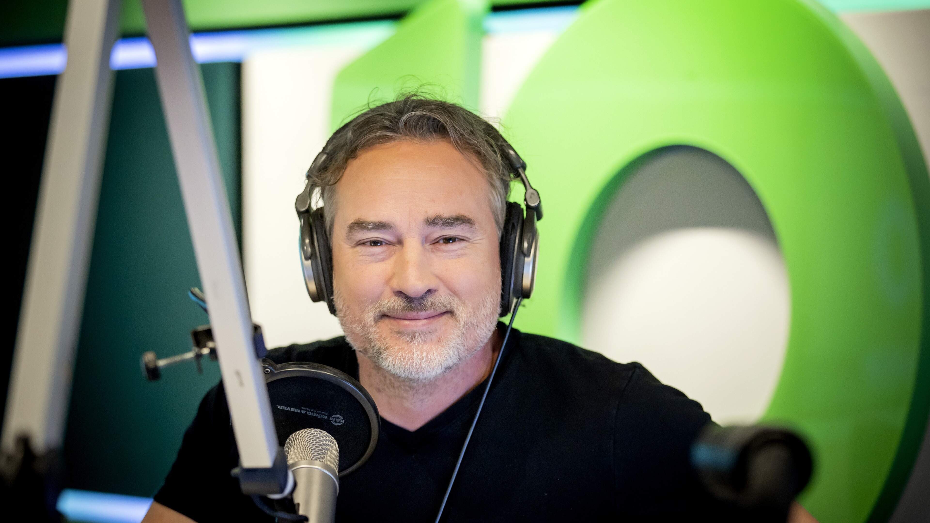 Jeroen Nieuwenhuize (54) verwelkomt zoon Beau: ’Ons gezin is compleet’