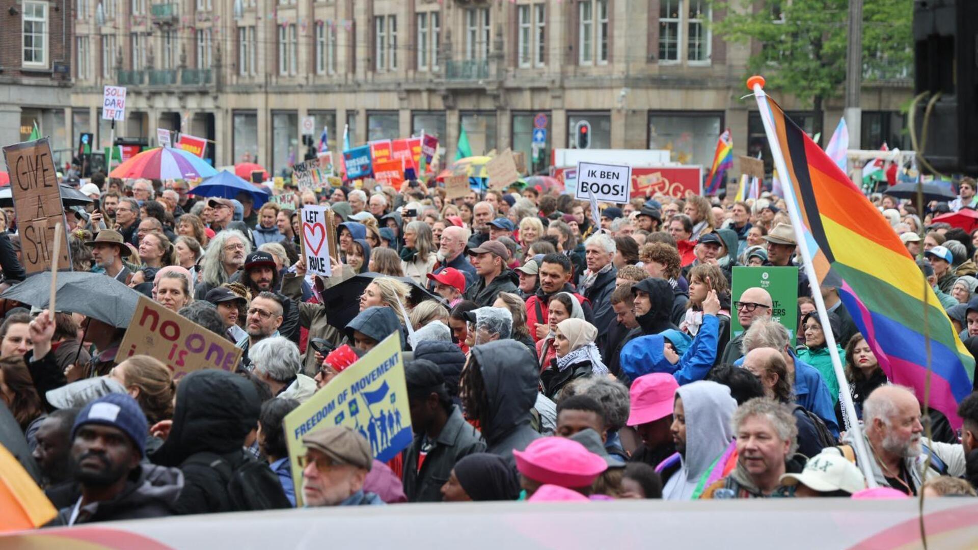 Duizenden mensen op Dam voor betoging tegen kabinet: ’Extreemrechtse ...