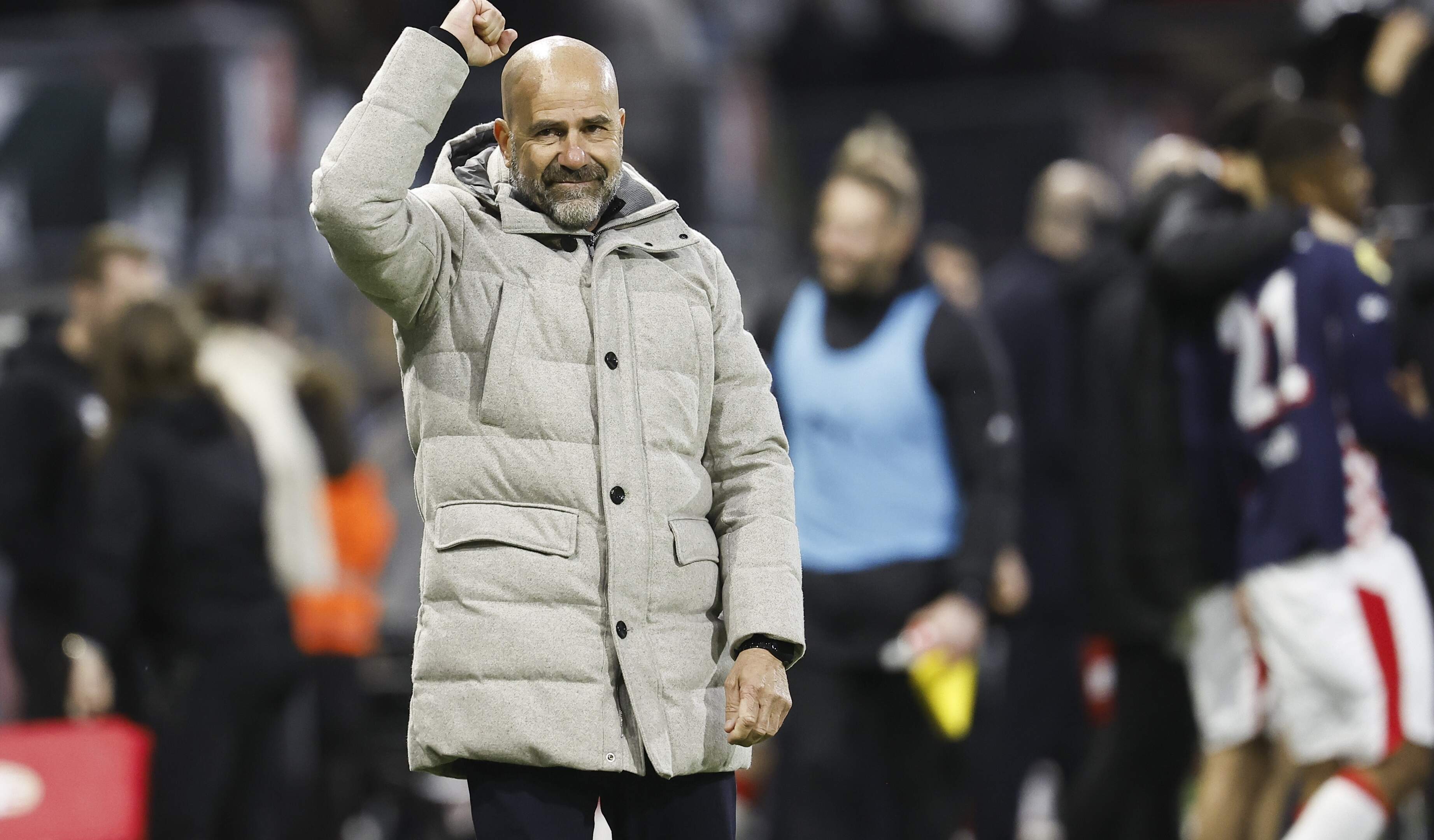 Peter Bosz vertrekt met PSV naar Ibiza: ’In welk programma ik zit? Ik zit in het sportprogramma’