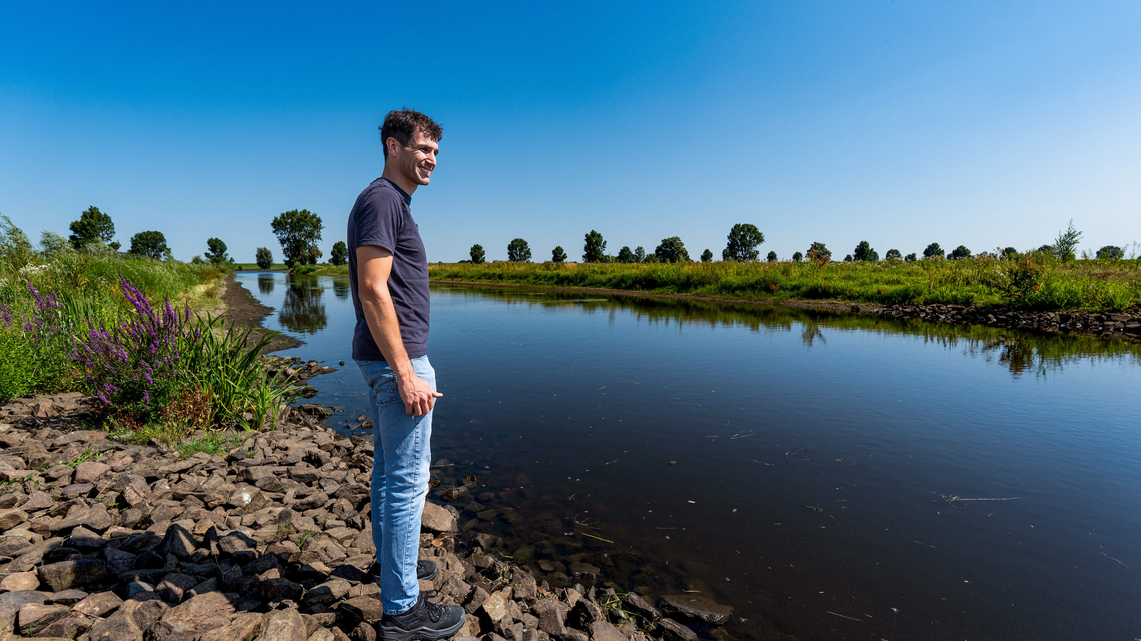 Zorgwekkende daling waterpeil zorgt voor sproeiverbod voor boeren: ’Aantal dagen miezeren zou erg lekker zijn’