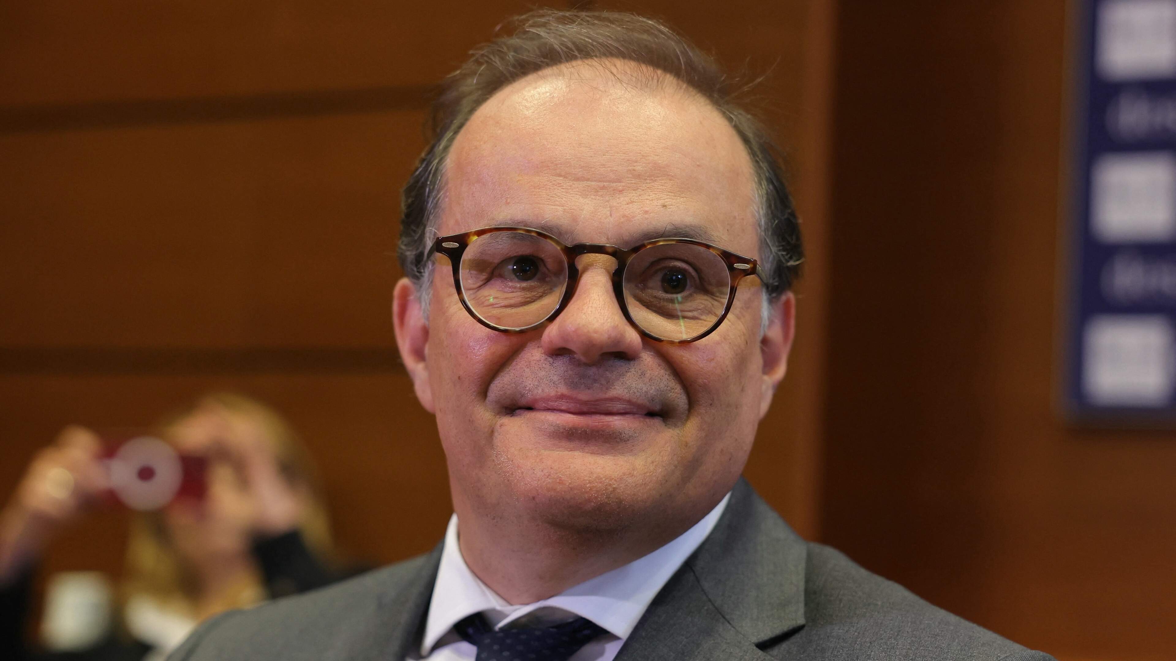 ECB-bestuurder ziet inflatie afnemen en vooruitzichten verbeteren