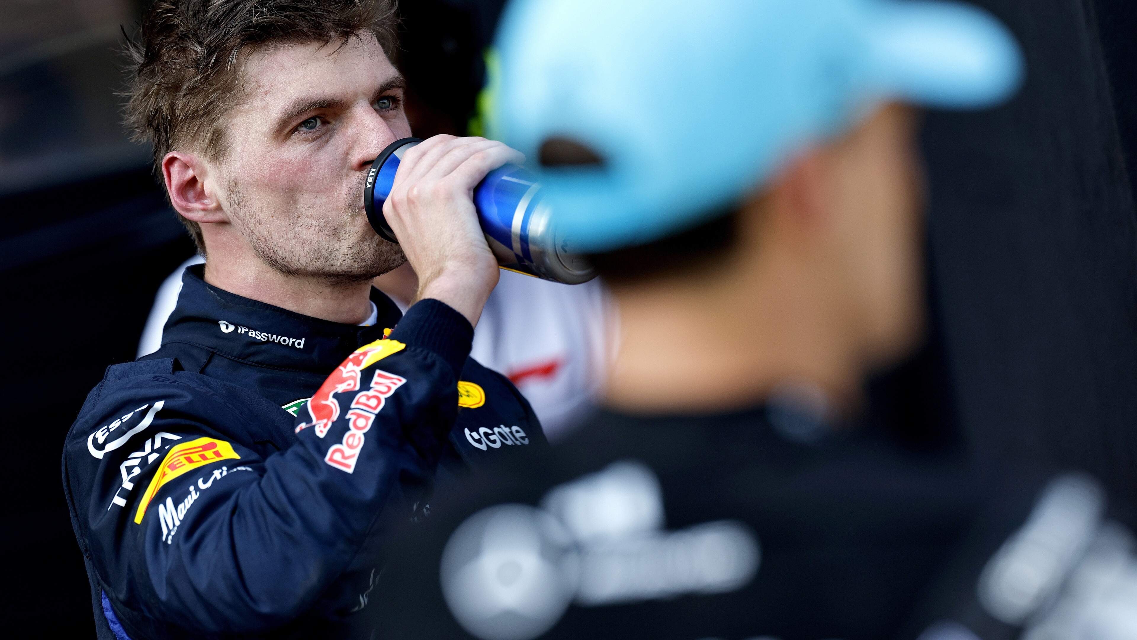 Max Verstappen voelde dag na crash weinig pijn meer aan zijn knieën en genoot van eerste ronden