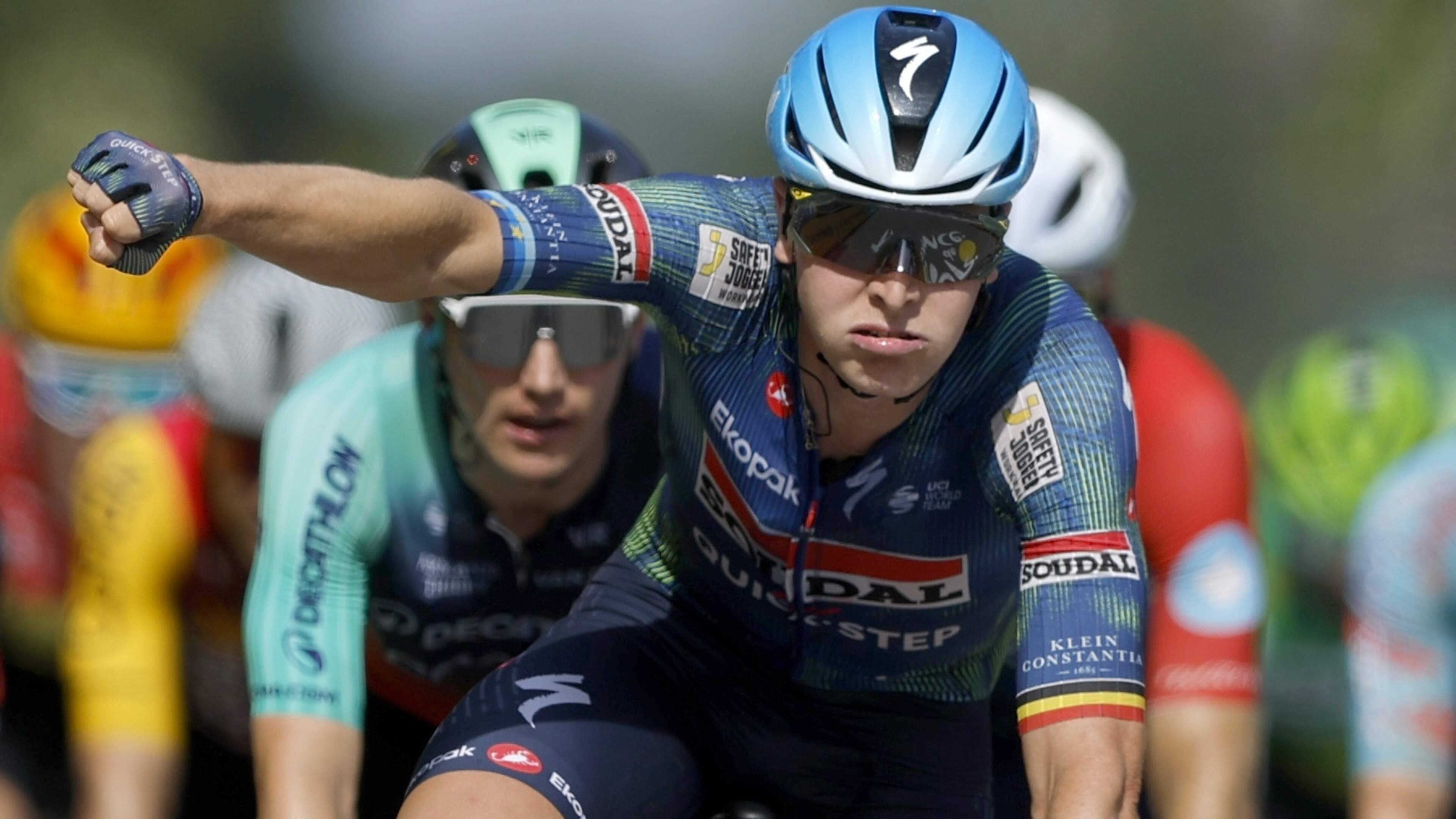 Uitslag en standen Tour de France: Tim Merlier maakt dankzij nieuwe zege strijd om groen weer spannend