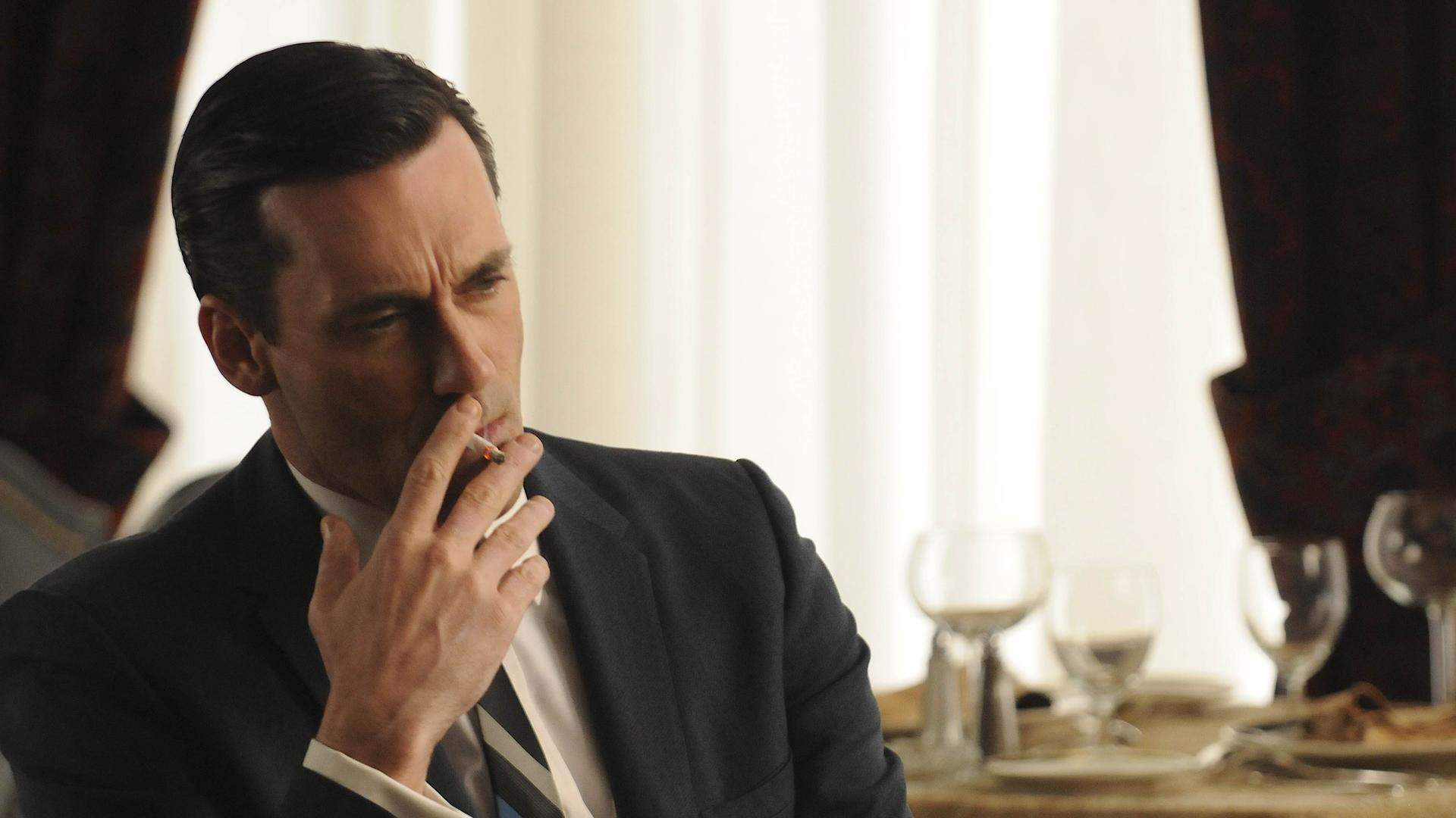 Jon Hamm rookte wat af voor Mad men.