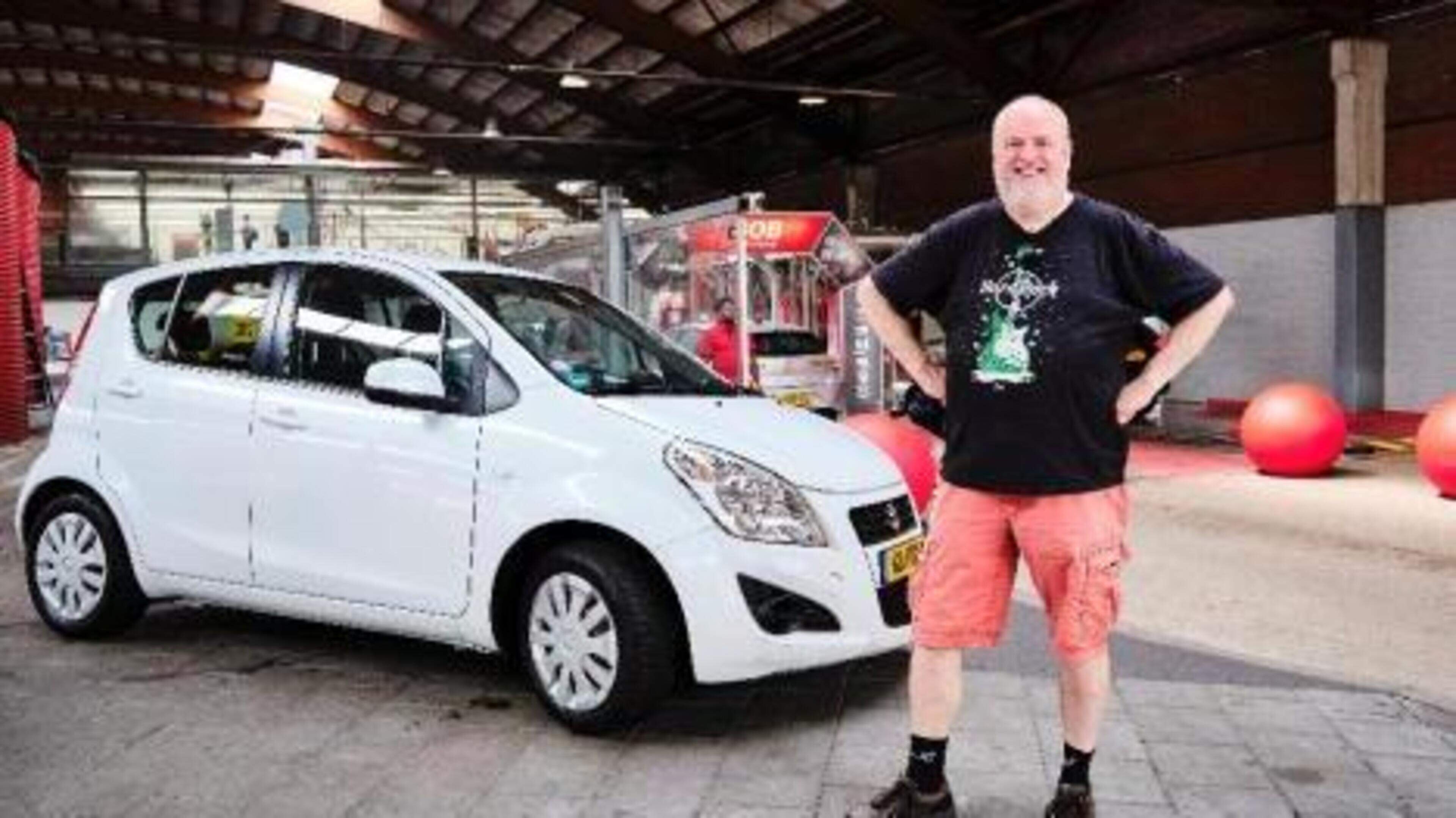 Gert (60) reed in amper tien jaar tijd 2750 keer door dezelfde wasstraat: ’Gewoon omdat ik erlangsrij en het kan’
