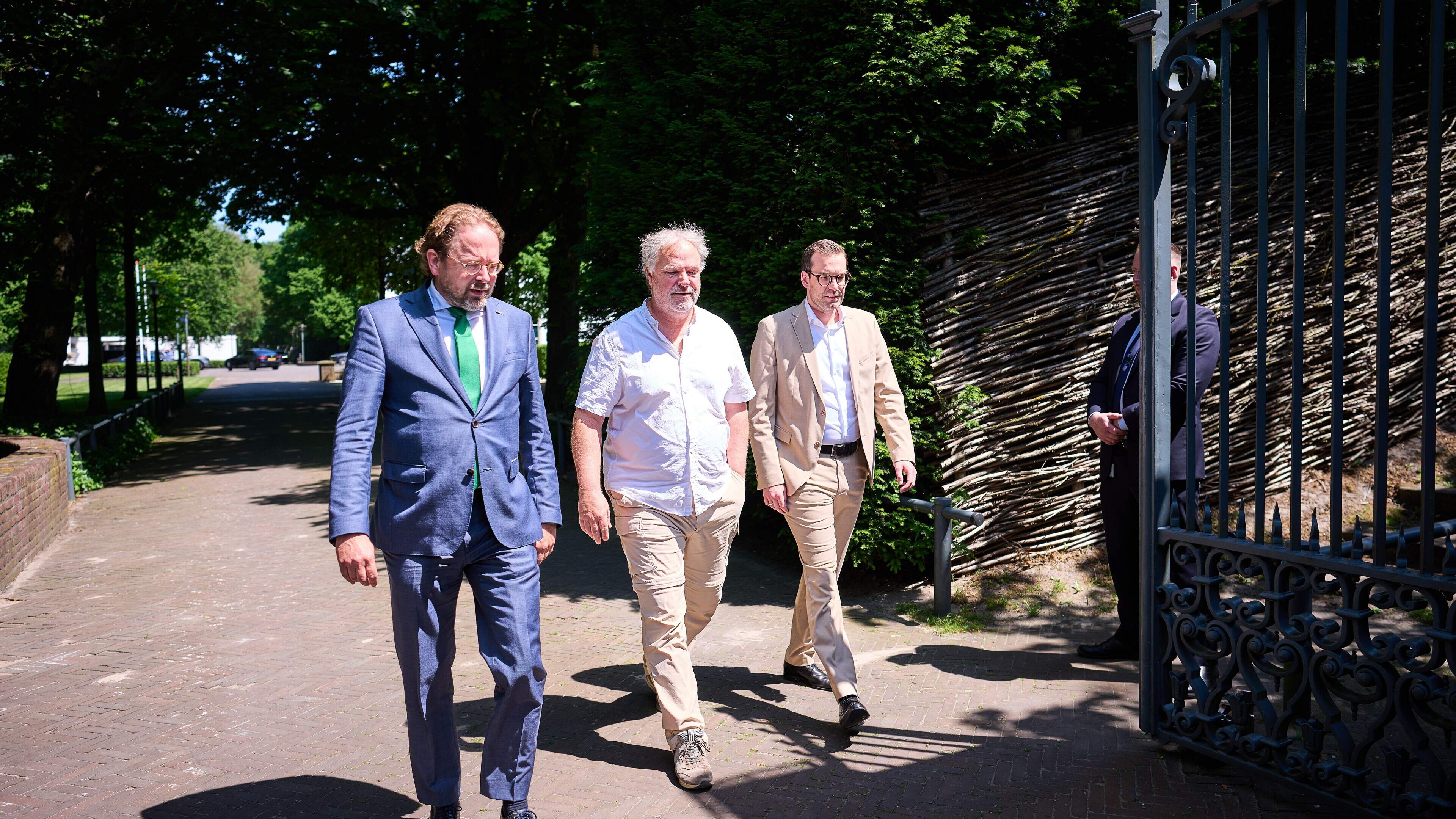 Topoverleg sociale partners buiten kabinet om: koorddansen na mislukt Catshuis-overleg