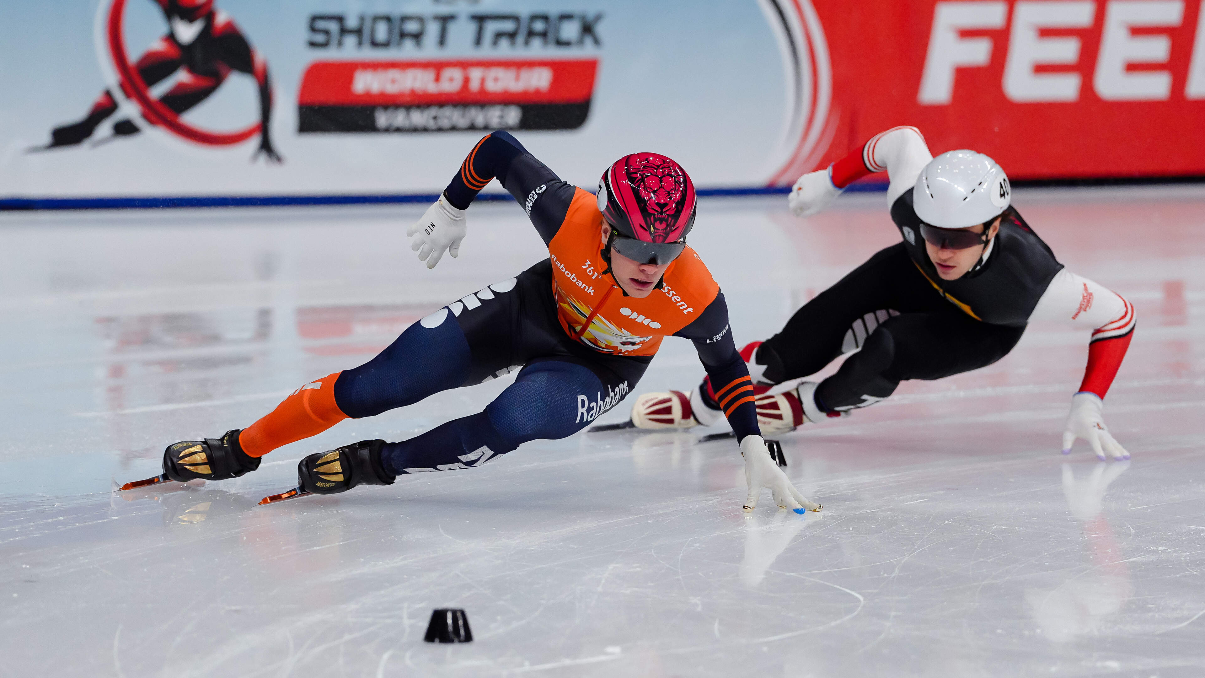 Olympisch kampioenen shorttrack vroeg klaar op relay in Vancouver na val Jens van ’t Wout