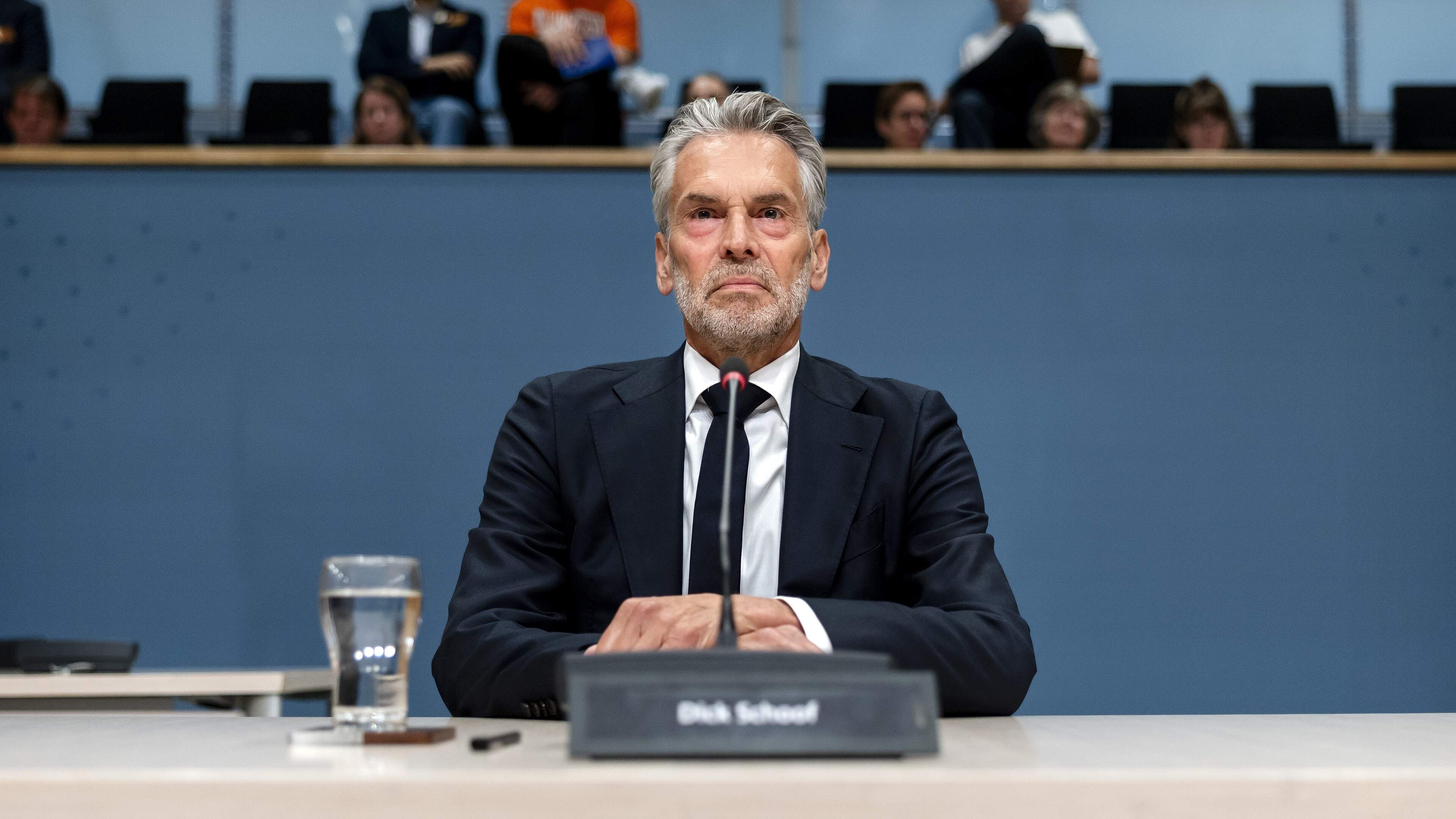 LIVE | Dick Schoof, destijds topambtenaar, in coronaverhoor: ’Werkdruk voor premier en ministers extreem’