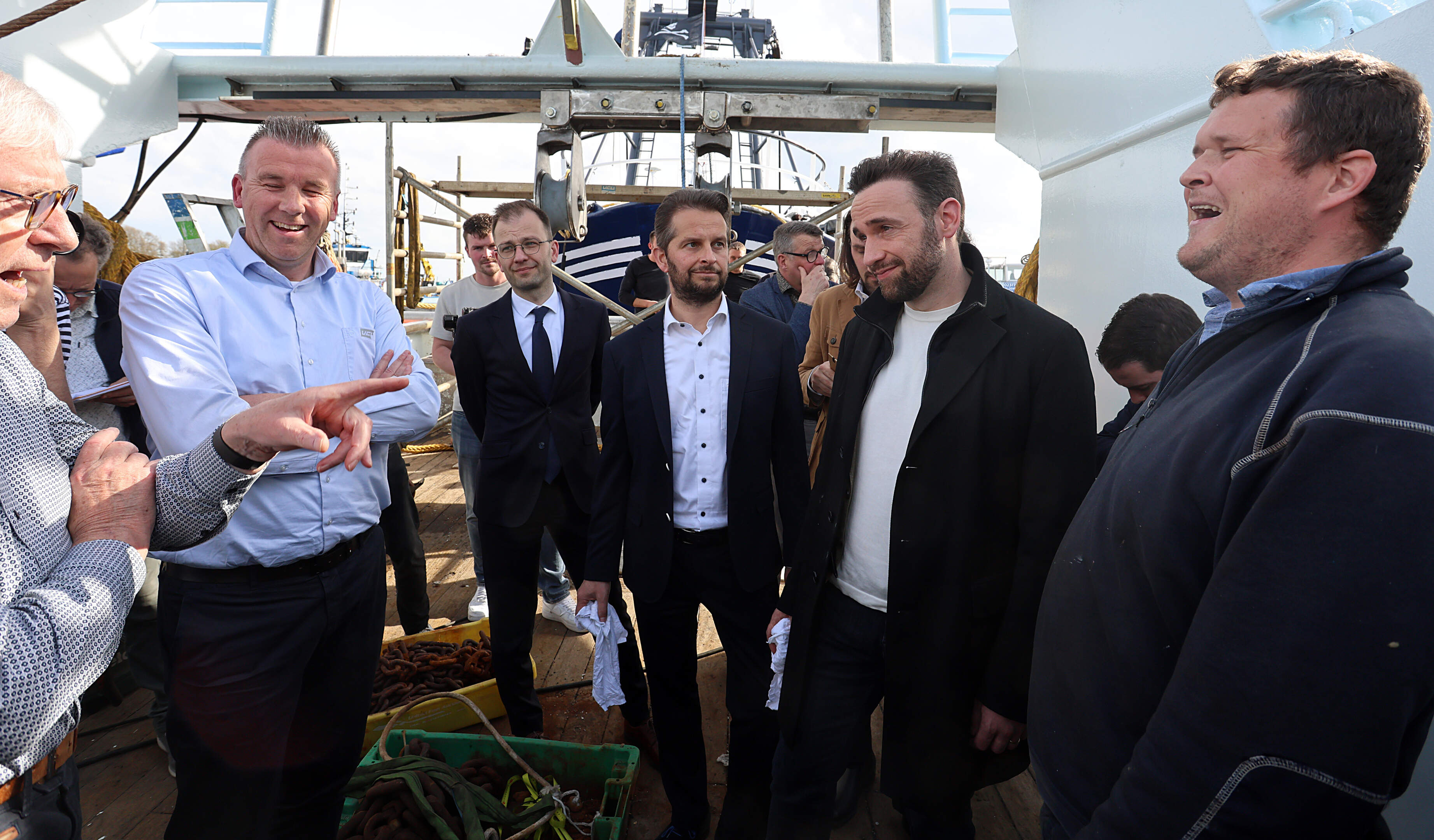 Wanhopige Urker vissers waarschuwen staatssecretaris: ’Als dit nog drie weken duurt, moeten we ermee stoppen’