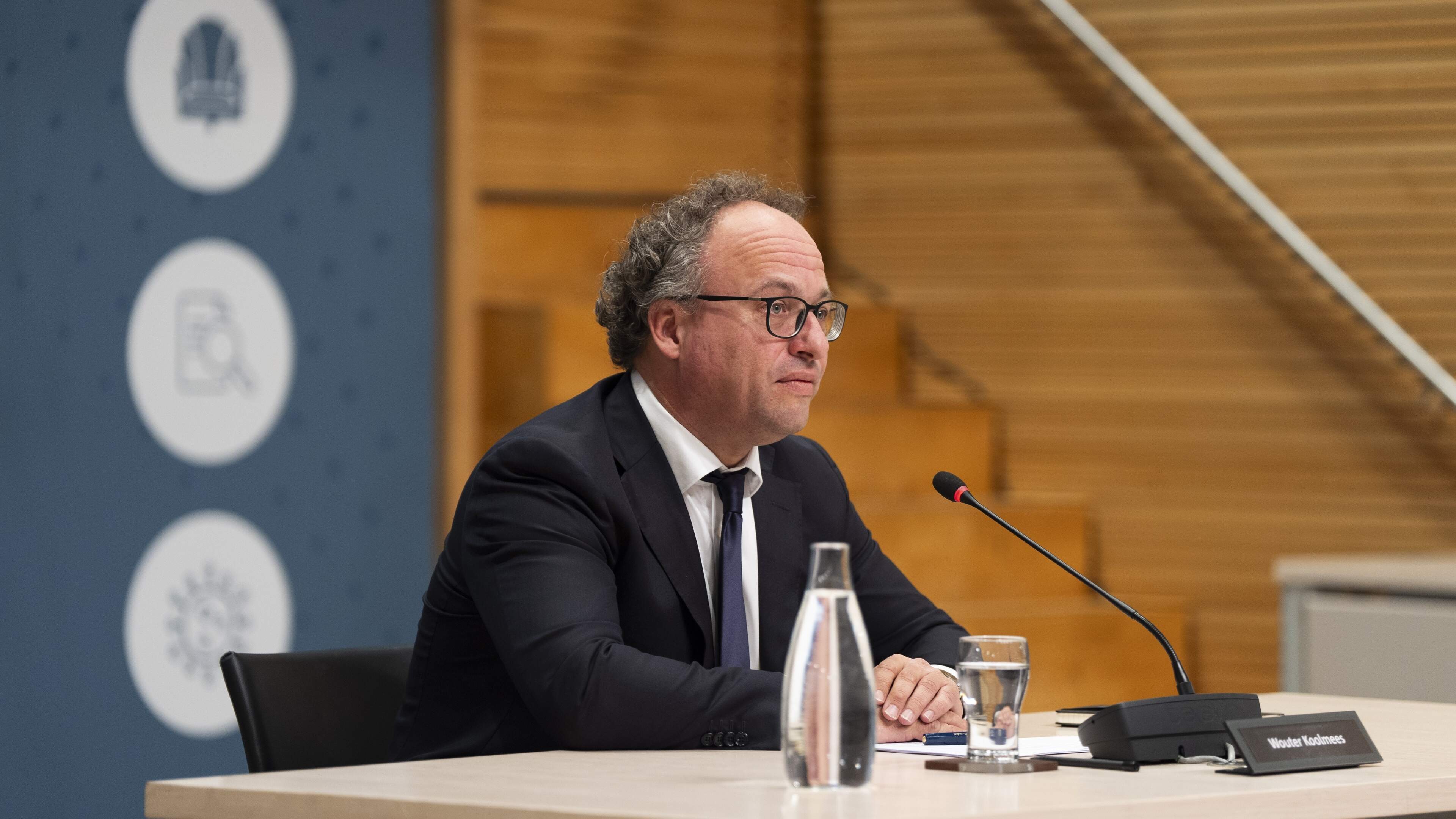 Koolmees had ’buikpijn’ van invoering avondklok, maar ging t