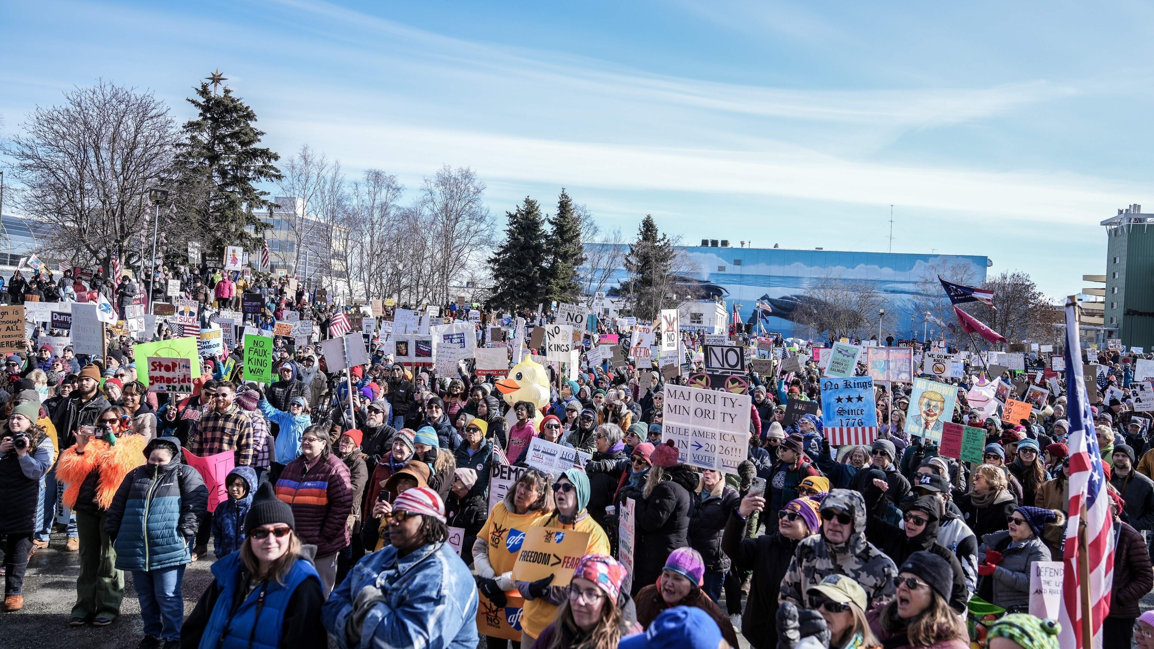 Miljoenen mensen de straat op tegen Donald Trump: wat zijn de ’No Kings’-protesten?