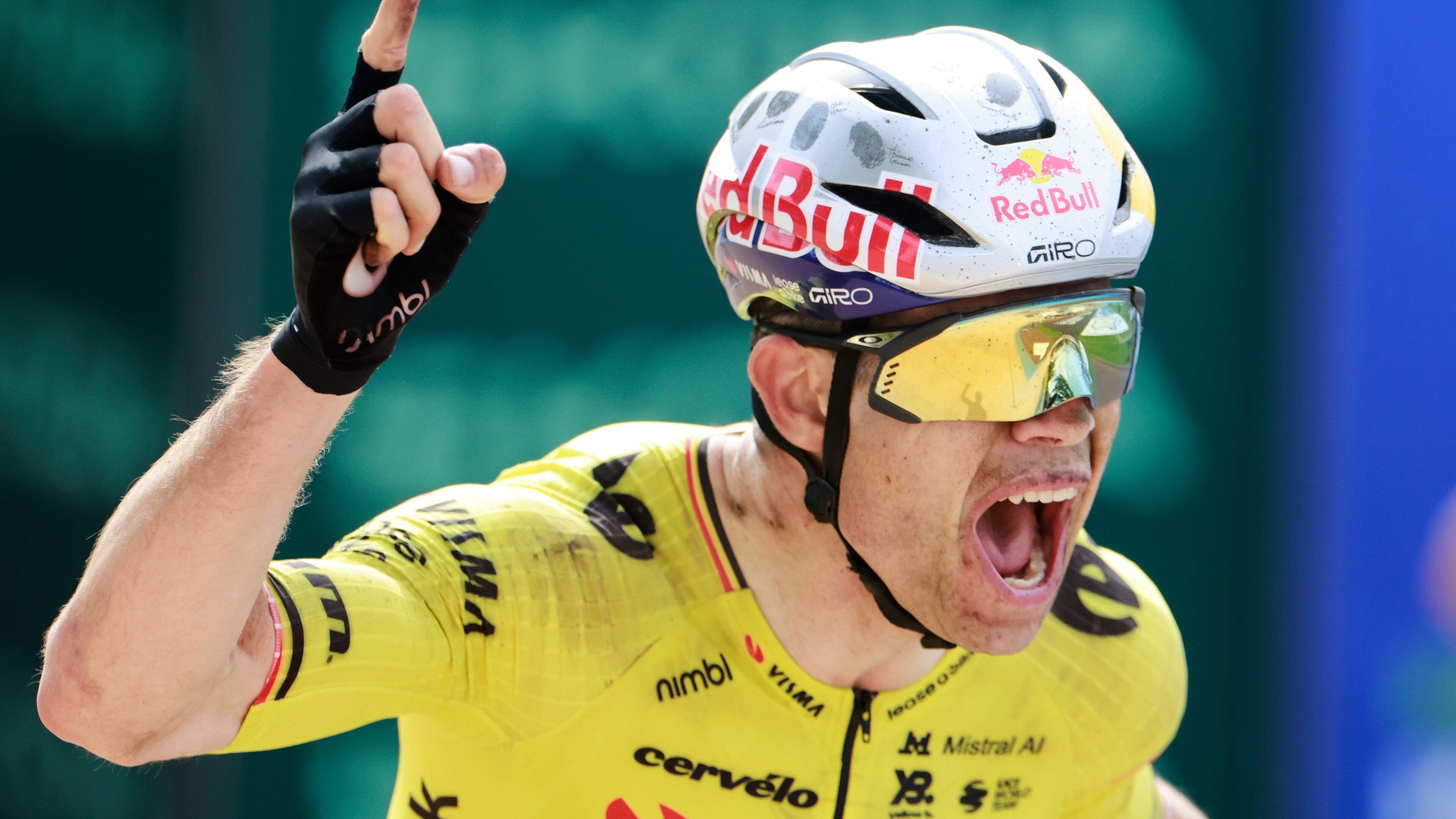 Wout van Aert neemt revanche na voor hem teleurstellende plo