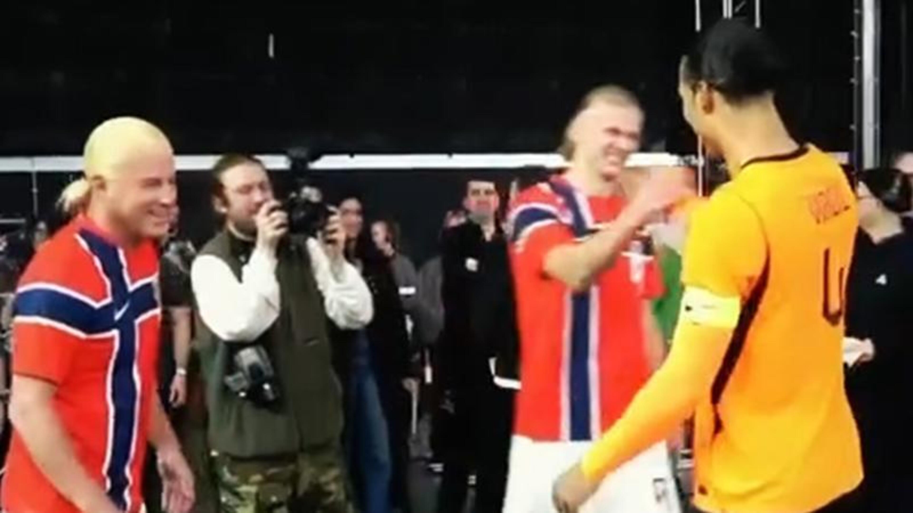 Opmerkelijke ontmoeting: Virgil van Dijk ontmoet Erling Haal