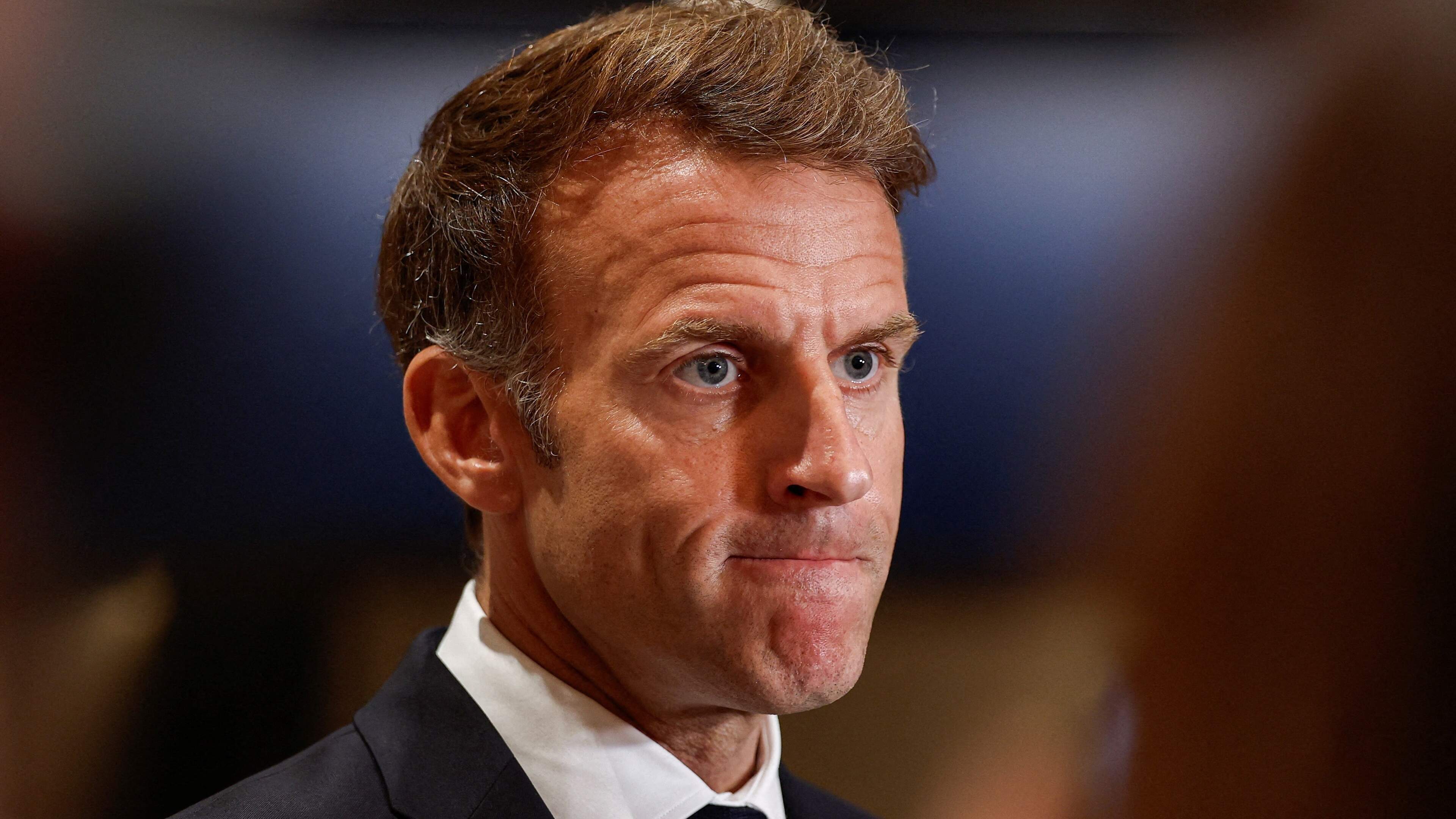 Macron bekritiseert buitenlandse leiders om ’onaanvaardbare en domme uitspraken’ over rellen: ’Ten koste van Frankrijk’