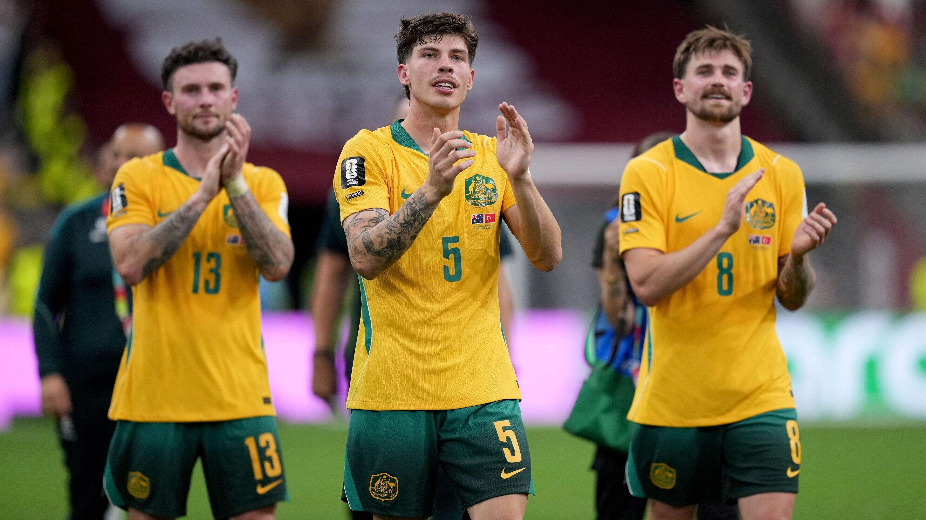 LIVE WK 2026 | Australië opnieuw met Jordan Bos aan de aftrap, Sergiño Dest en Ricardo Pepi in de basis bij Amerika
