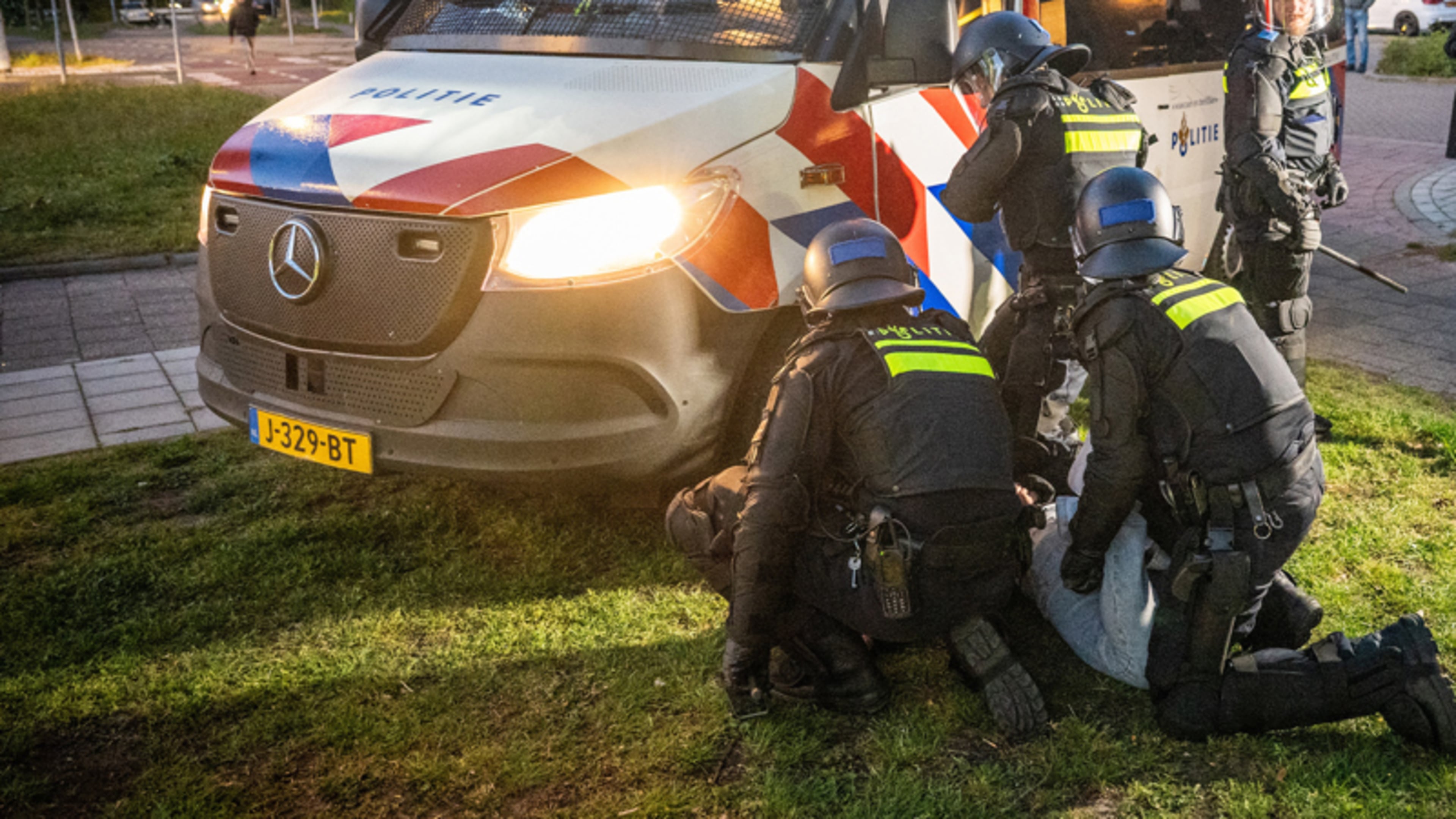 Wierd Duk waarschuwt na rellen Loosdrecht: ‘Dan wordt het een volksopstand’