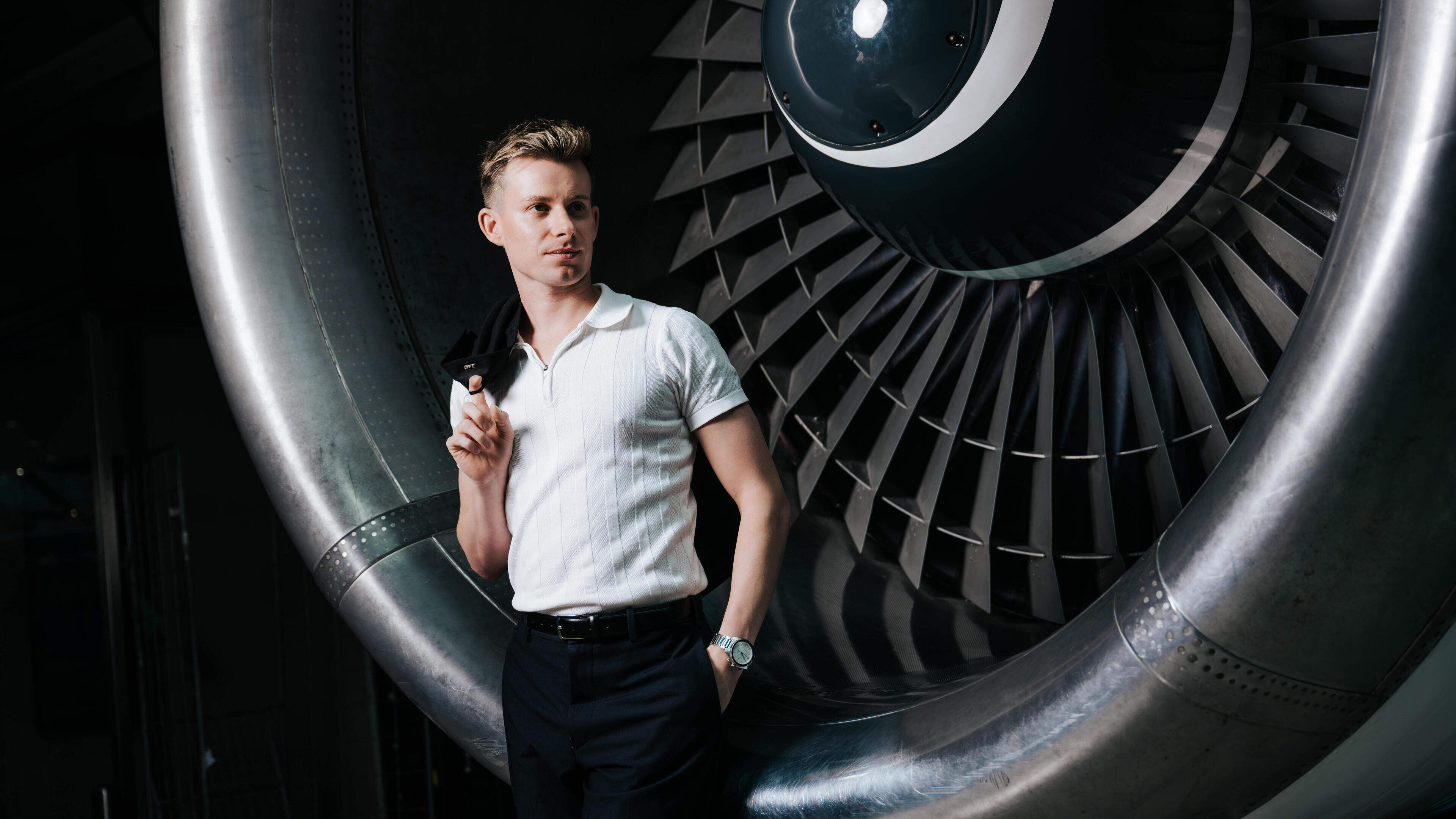 TikTok-steward Michael de Vos deelt zijn turbulente leven: ’Ik denk dat de Mile High Club een mythe is’