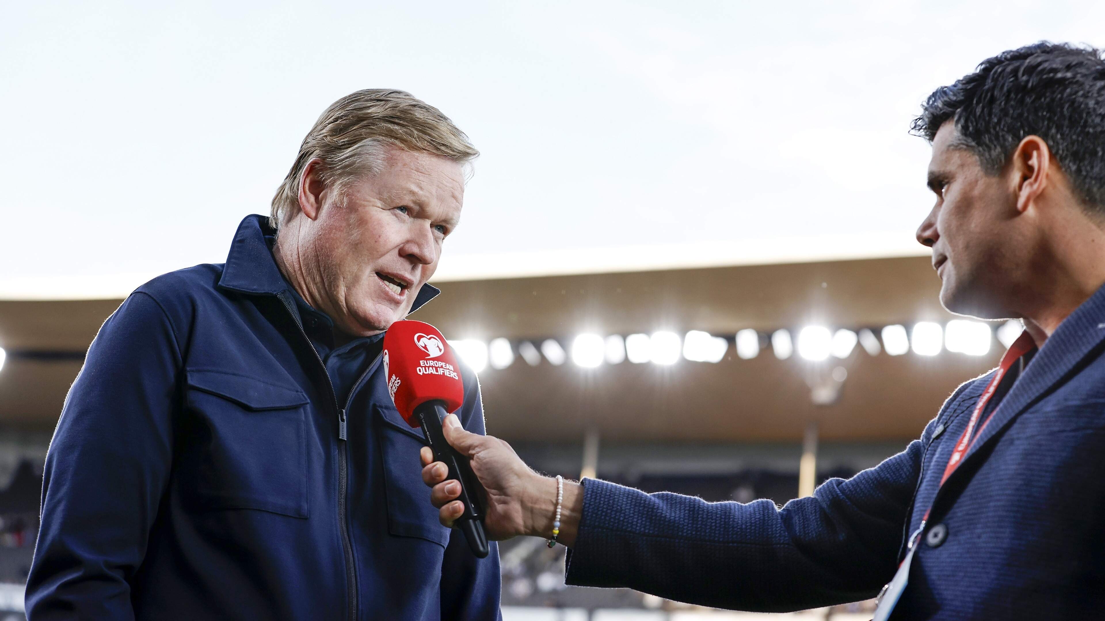 Reclame tijdens drinkpauzes en mogelijk interviews met speler tijdens rust Oranje-duels: dit verandert er voor WK-kijkers