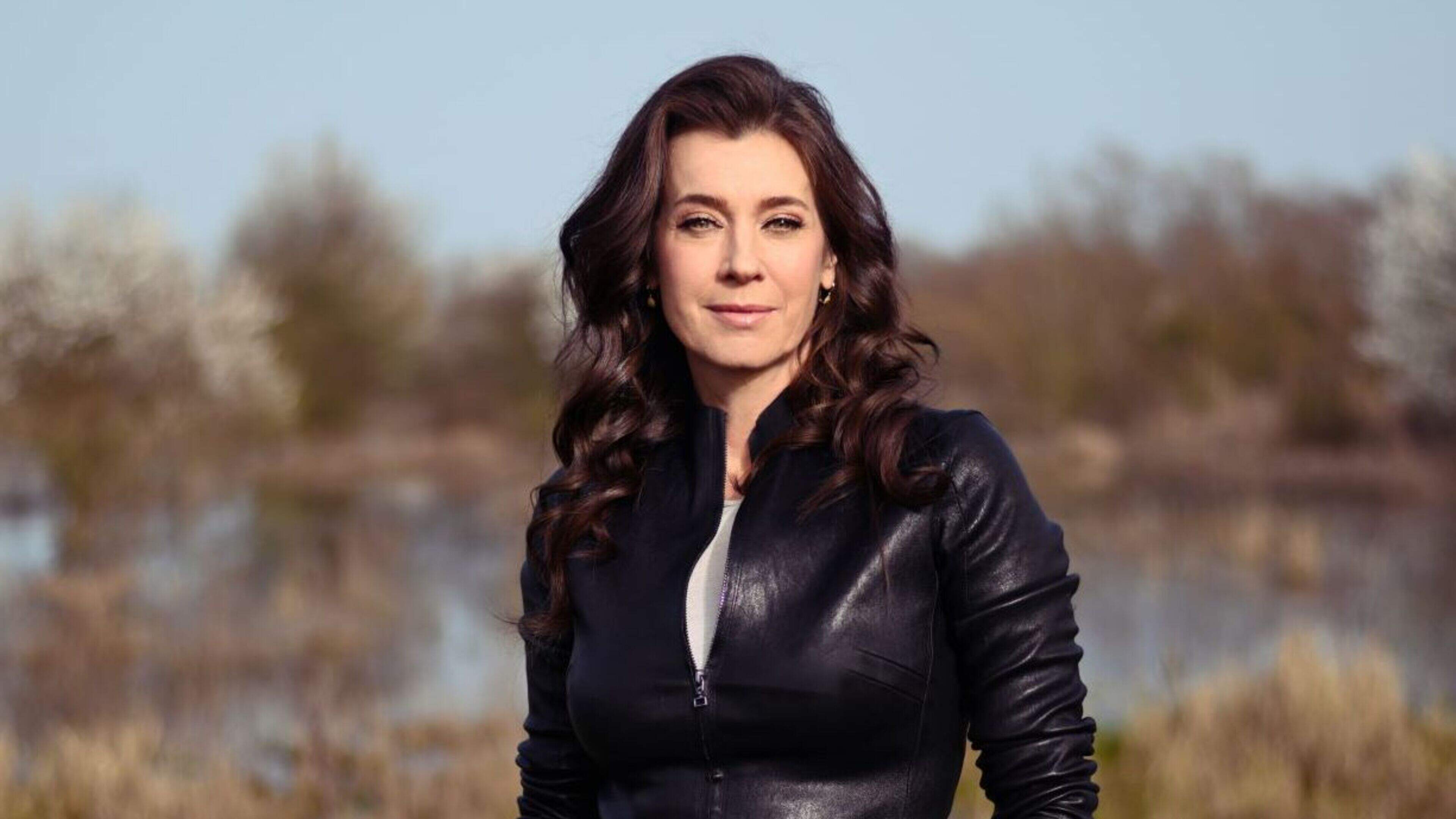 Voormalig GTST-actrice Marjolein Keuning (63) openhartig over borstkanker: ’Drie dagen voor de operatie ben ik nog gaan dansen’