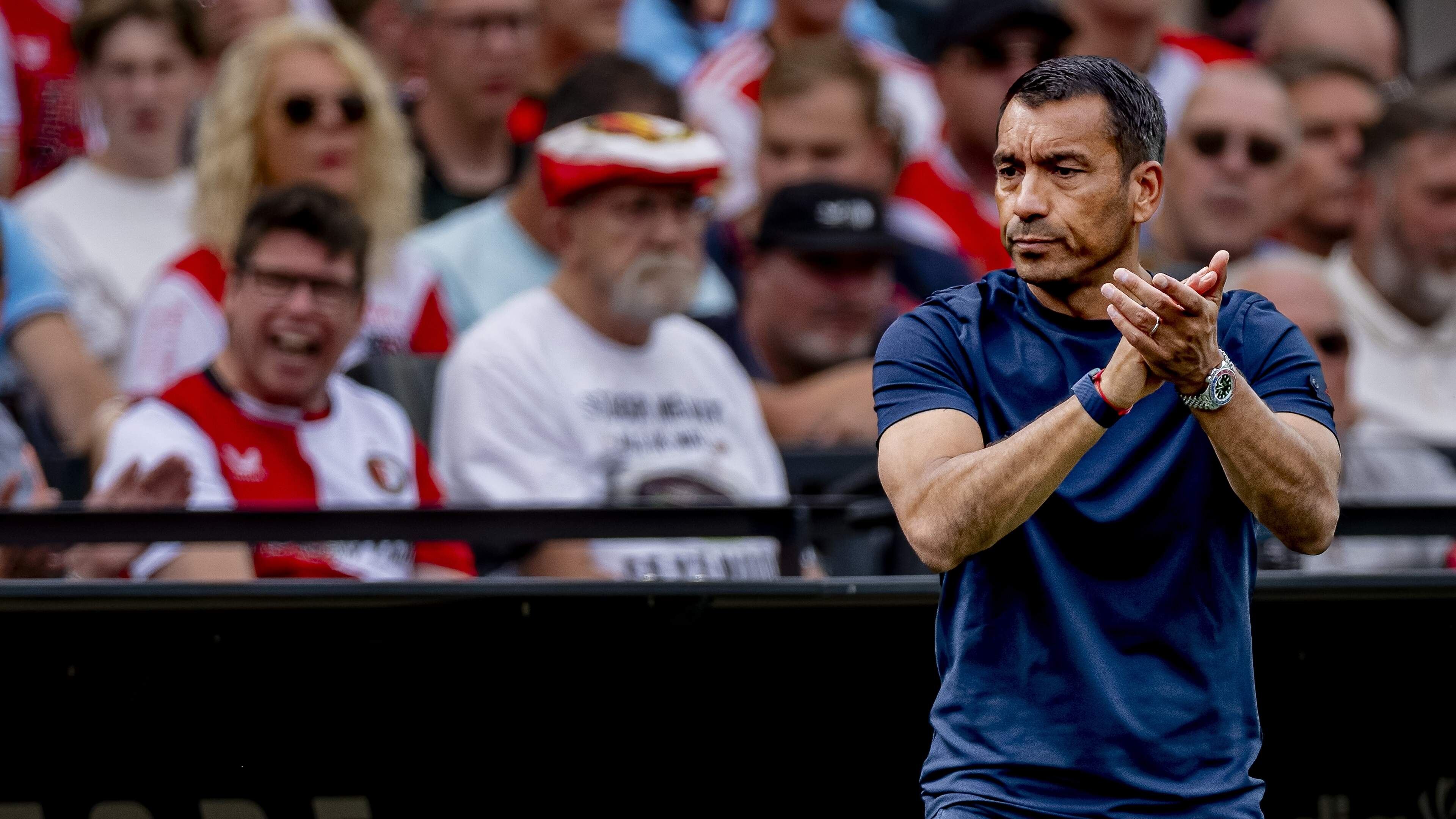 Giovanni van Bronckhorst wijt verval Feyenoord na uur niet aan fitheid: ’Maar gingen dingen niet goed’