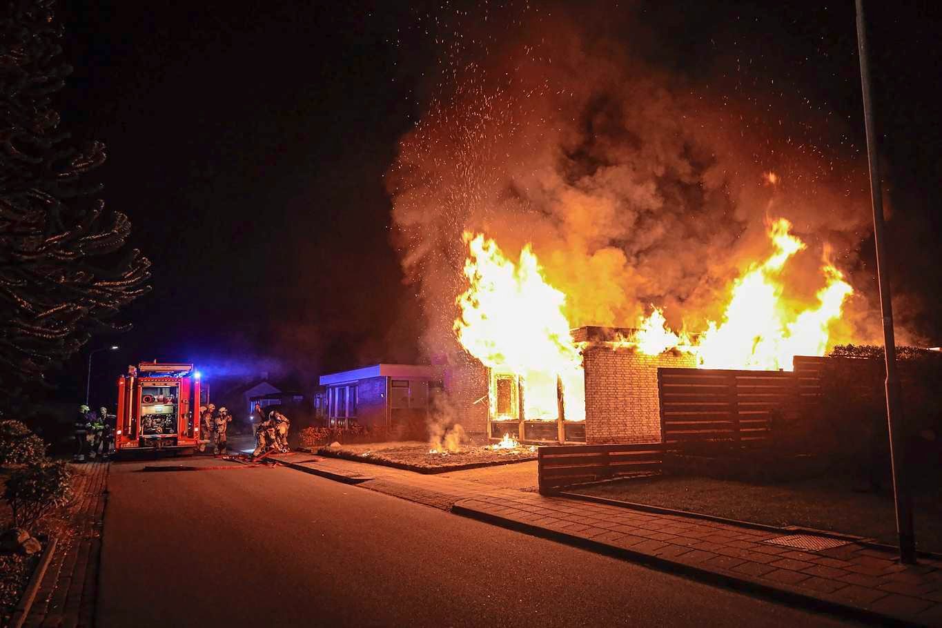 Uitslaande woningbrand in Groningse Zevenhuizen
