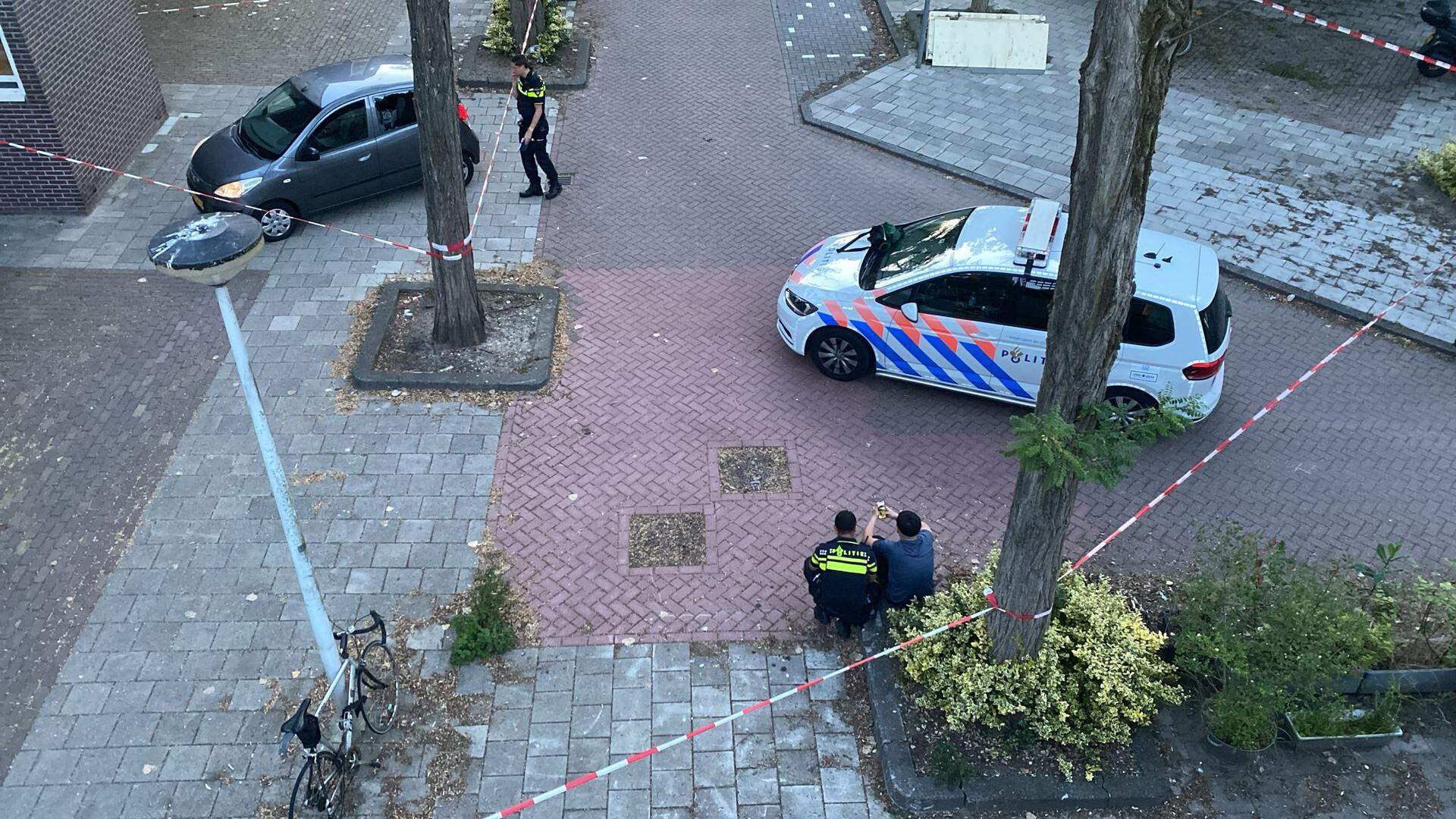 Rond half tien klonken de schoten op de parkeerplaats. 