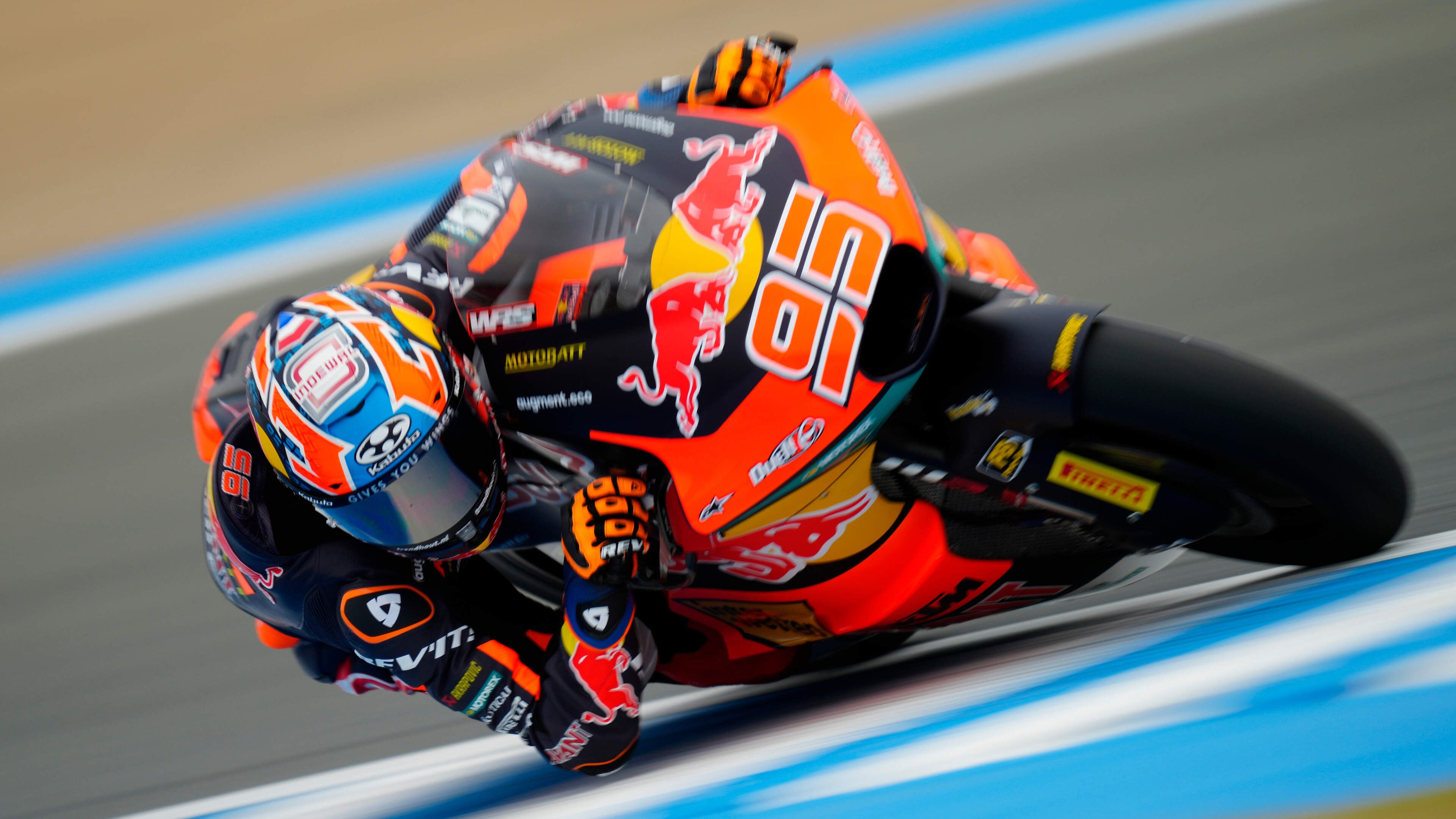 Collin Veijer (21) stunt met eerste poleposition in Moto2 en schrijft geschiedenis: ’Het is fantastisch’